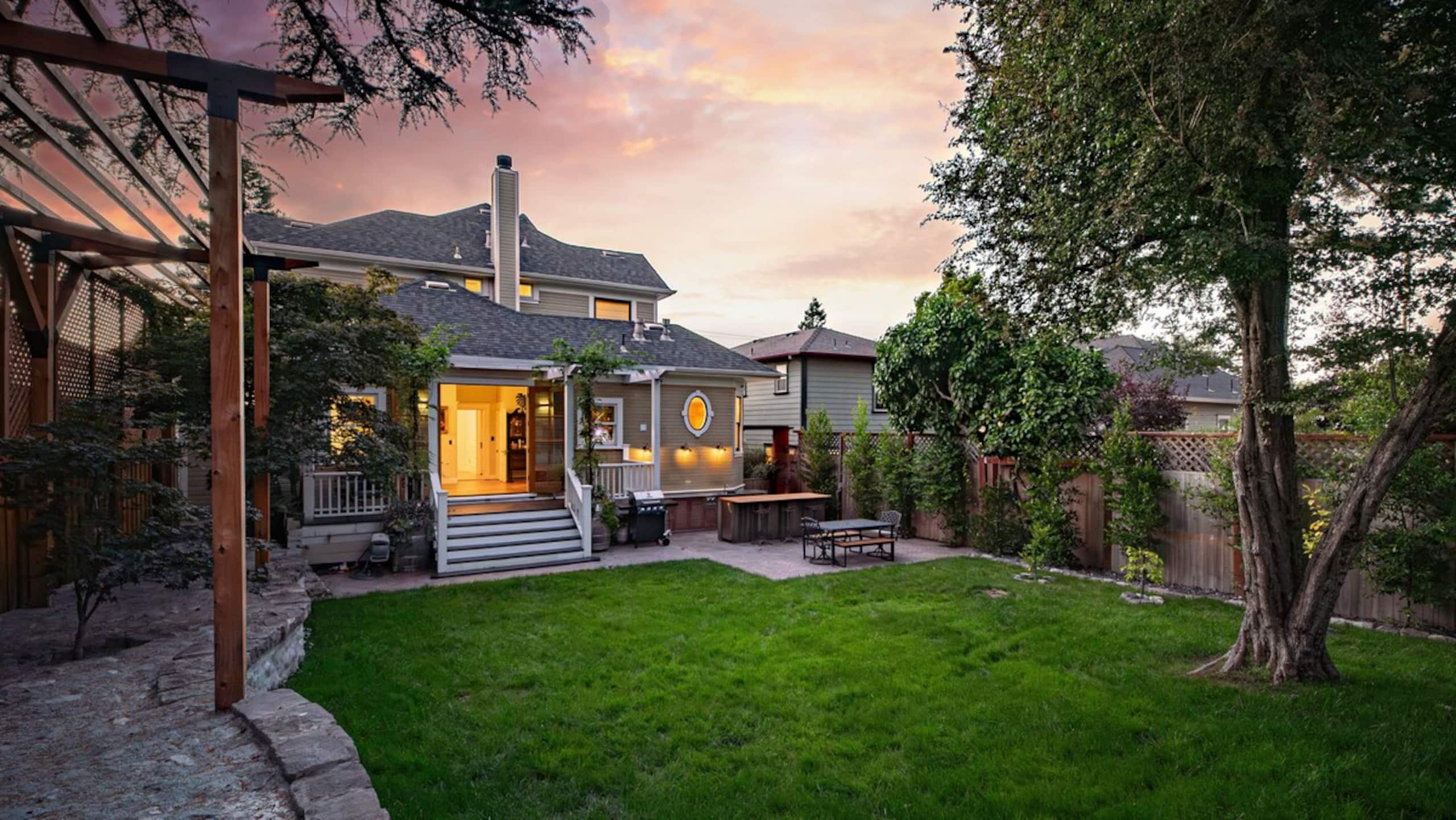 Luxury Victorian in Downtown Petaluma - Photo 33