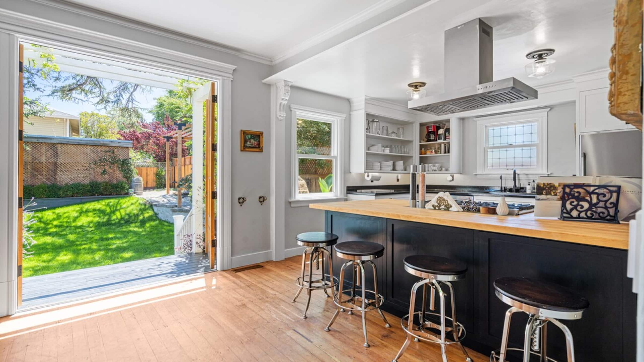 Luxury Victorian in Downtown Petaluma - Photo 4
