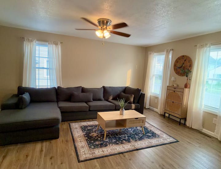 Modern 3br Duplex - Sleeps 6 - Off-street Parking - Springfield, MA