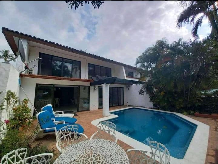 Villa Con Vista Al Campo De Golf, Cerca De Playa. - Acapulco