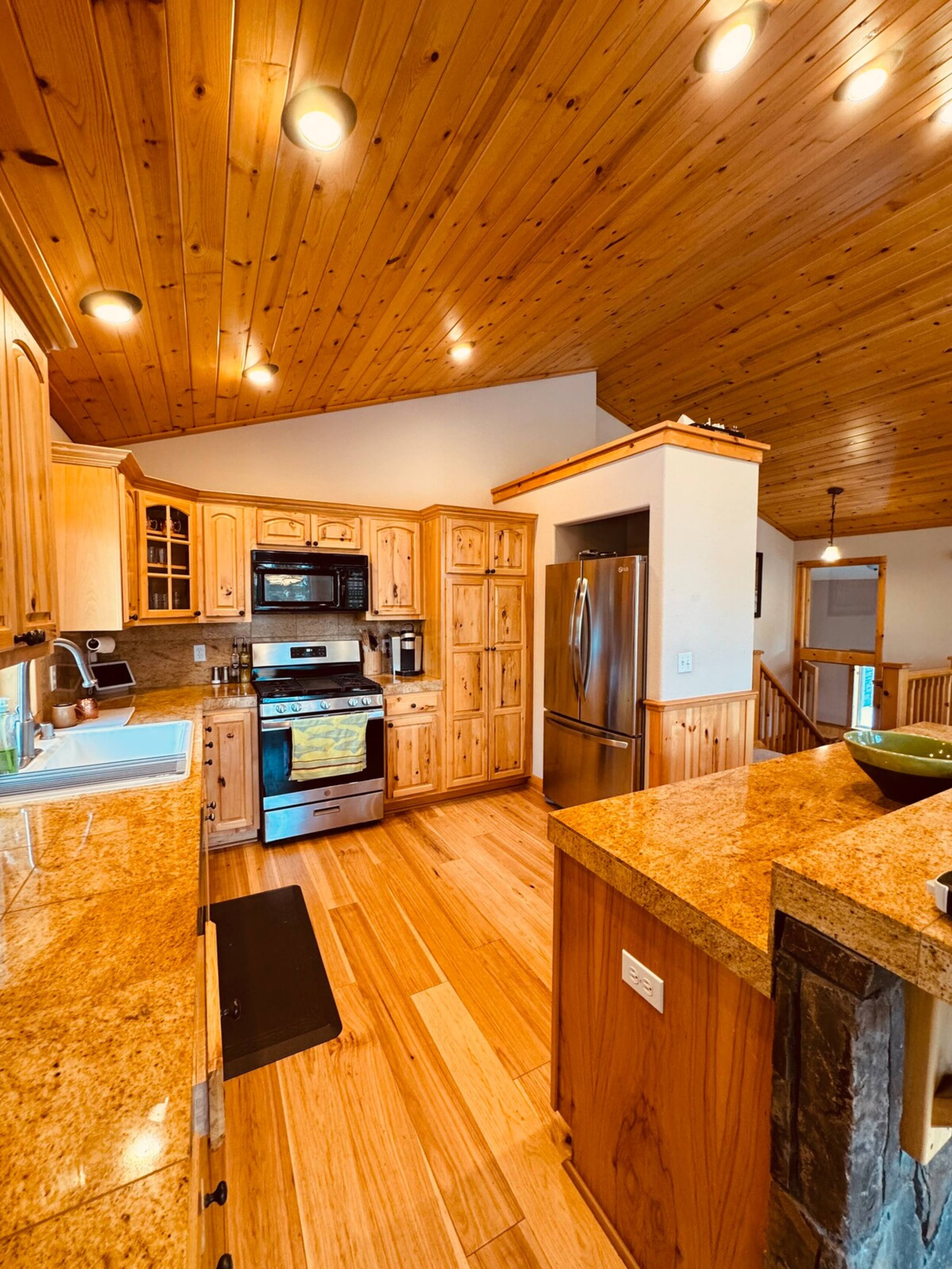 Truckee Retreat-Spa, fitness center+private beach - Photo 8