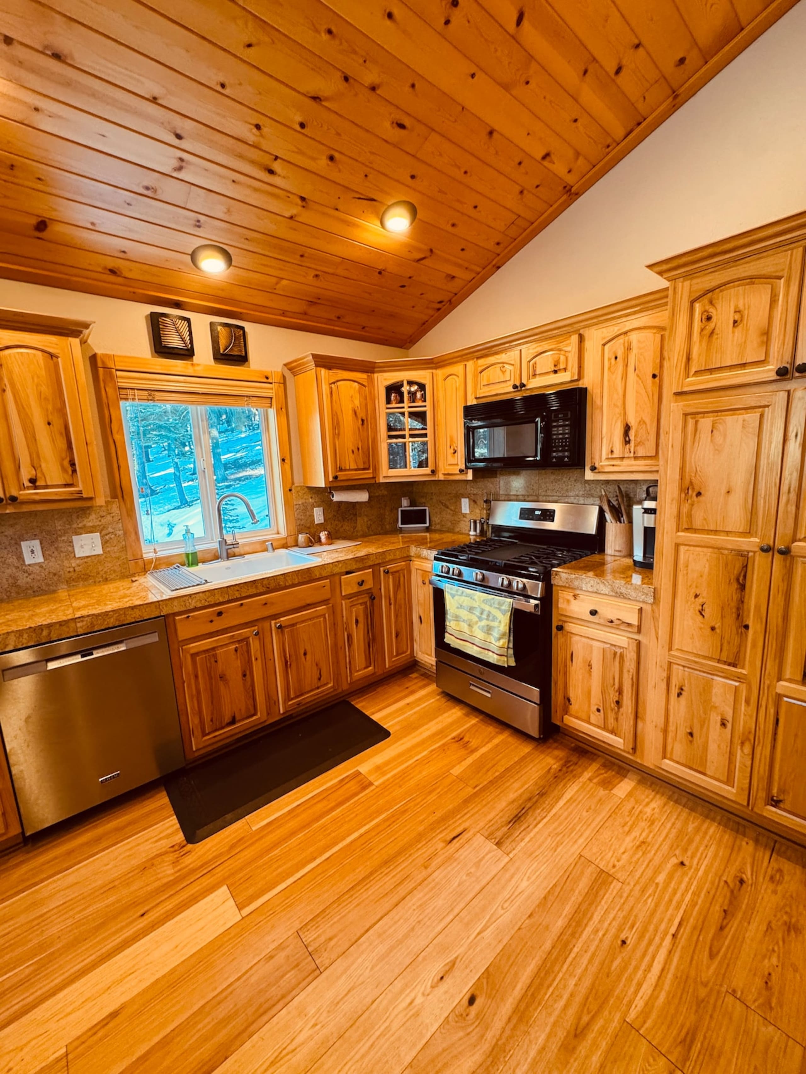Truckee Retreat-Spa, fitness center+private beach - Photo 14