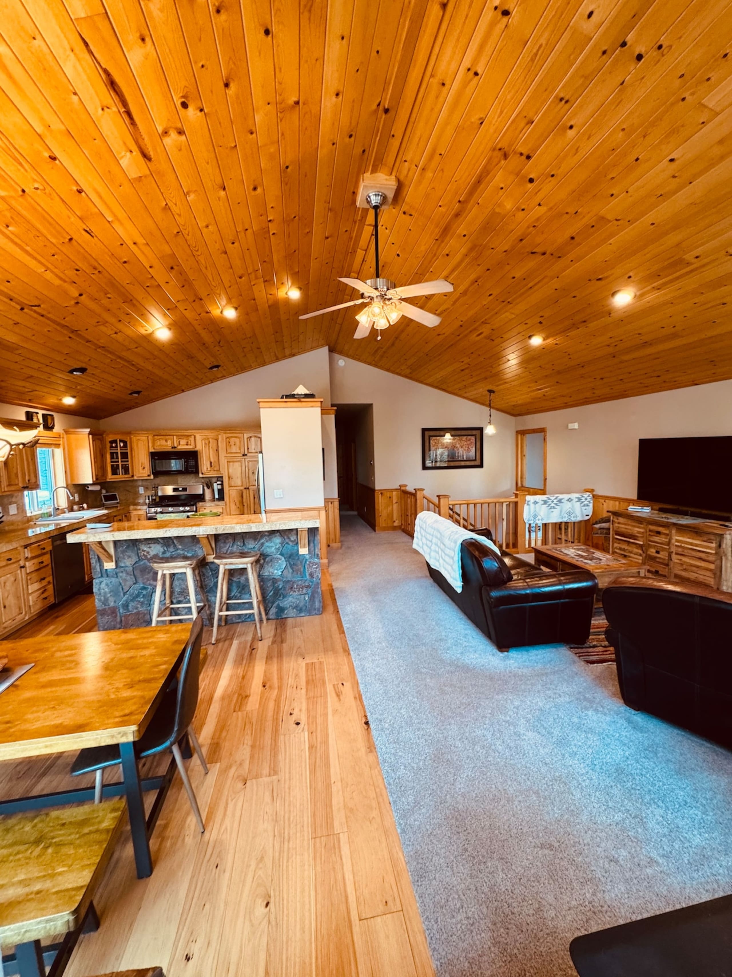 Truckee Retreat-Spa, fitness center+private beach - Photo 28