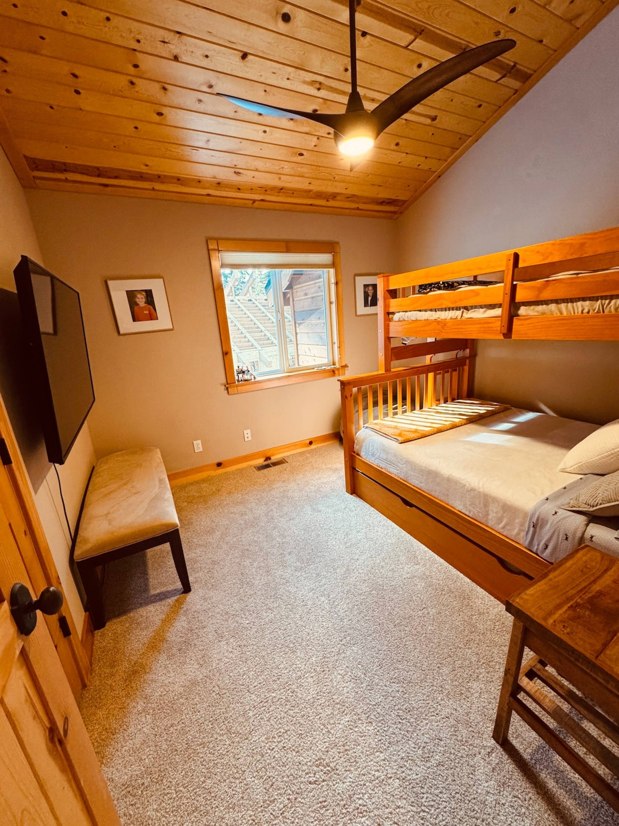 Truckee Retreat-Spa, fitness center+private beach - Photo 16