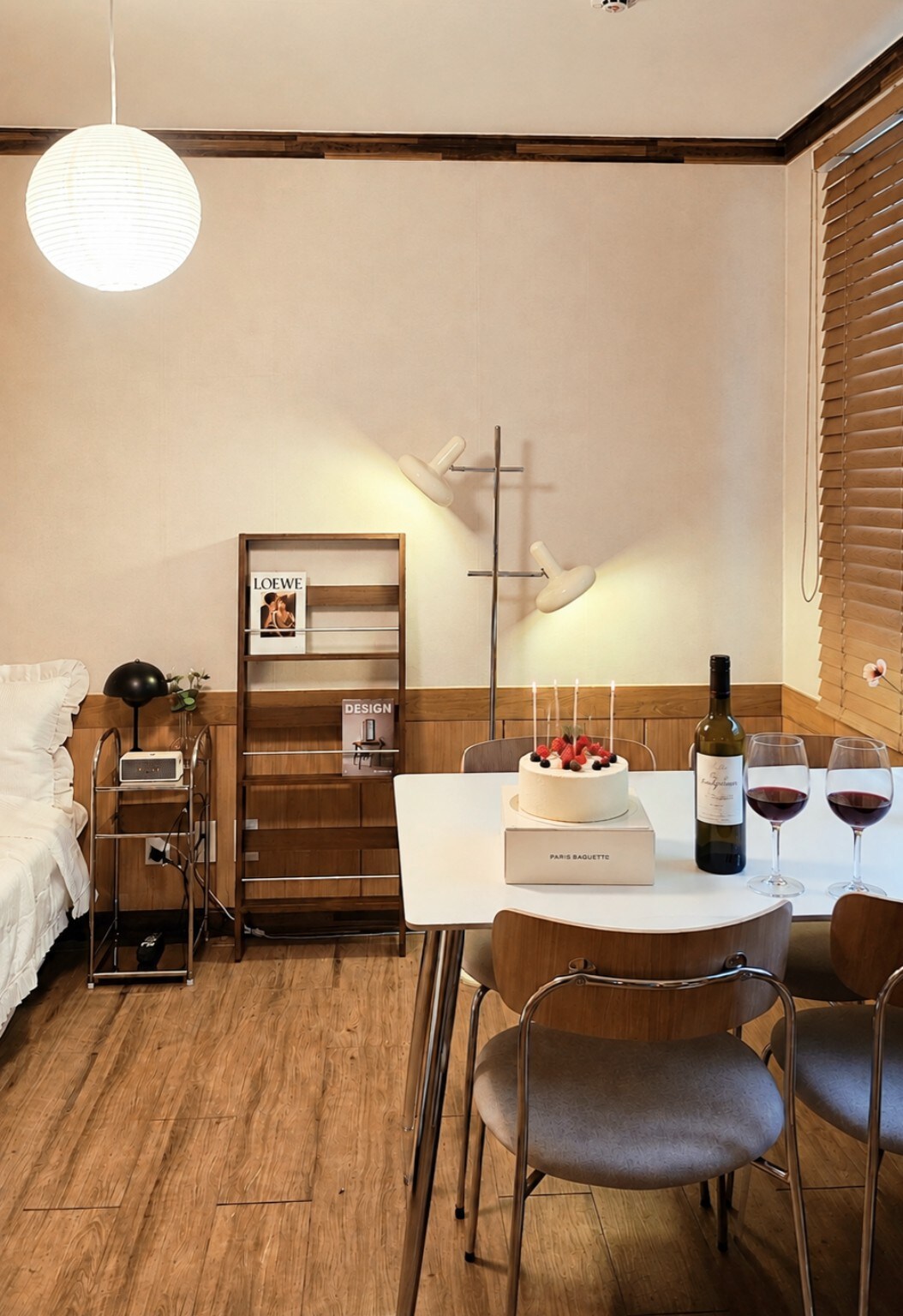 Stay Raum l Galidan-gil, a charming accommodation. 2 double beds ...