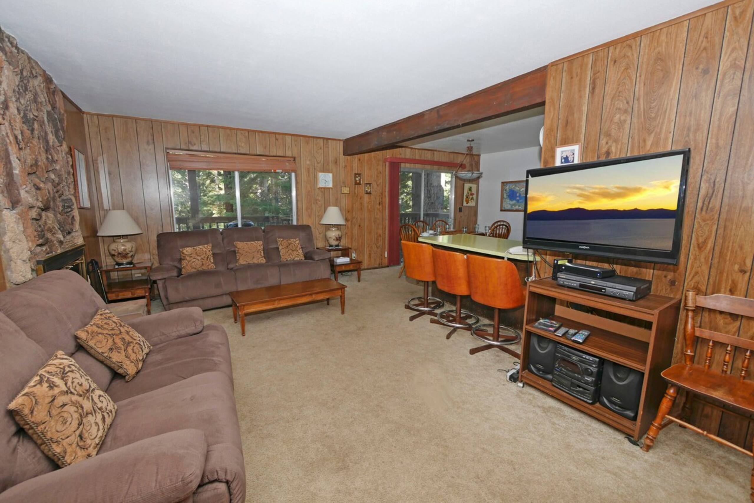 Rustic Family Cabin - Convenient to Ski and Lake - Photo 3