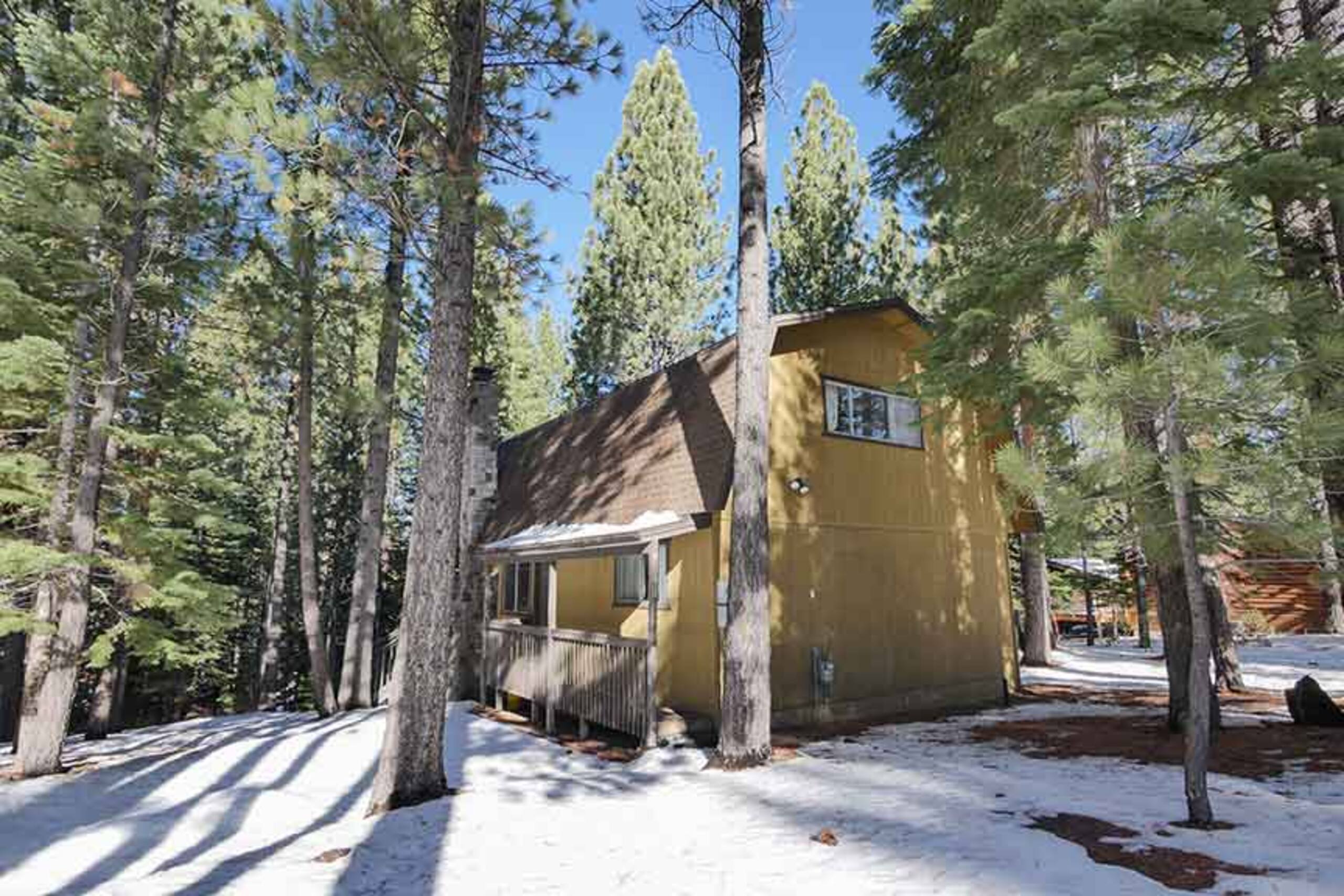 Rustic Family Cabin - Convenient to Ski and Lake - Photo 8