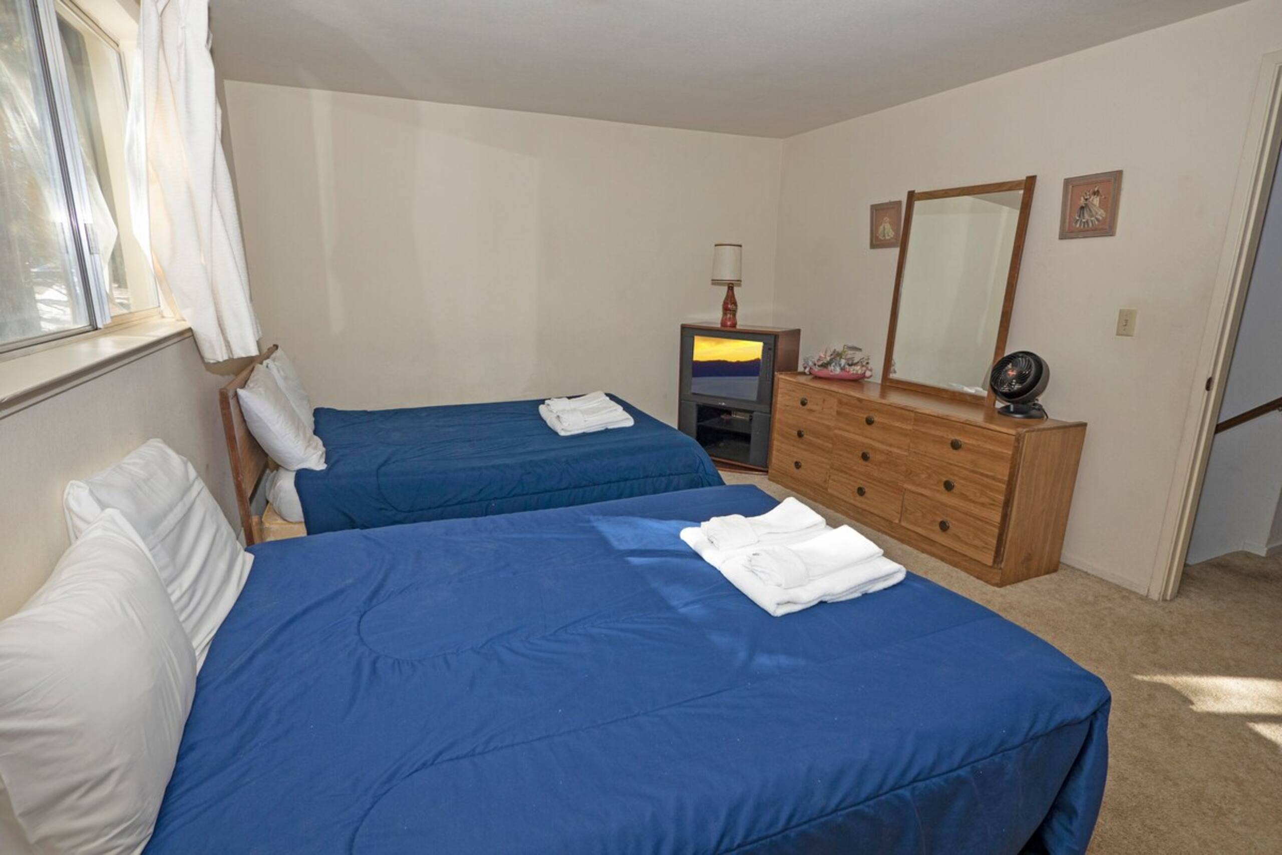 Rustic Family Cabin - Convenient to Ski and Lake - Photo 17