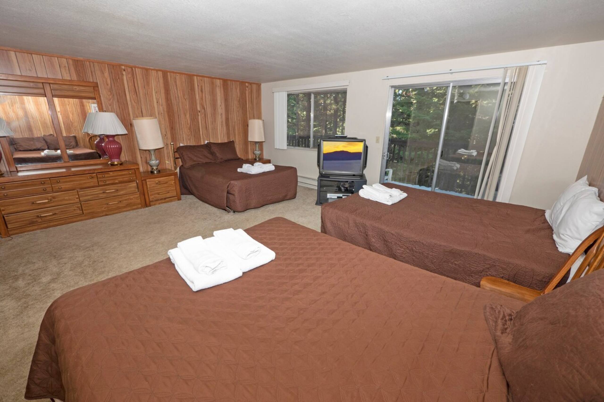 Rustic Family Cabin - Convenient to Ski and Lake - Photo 5