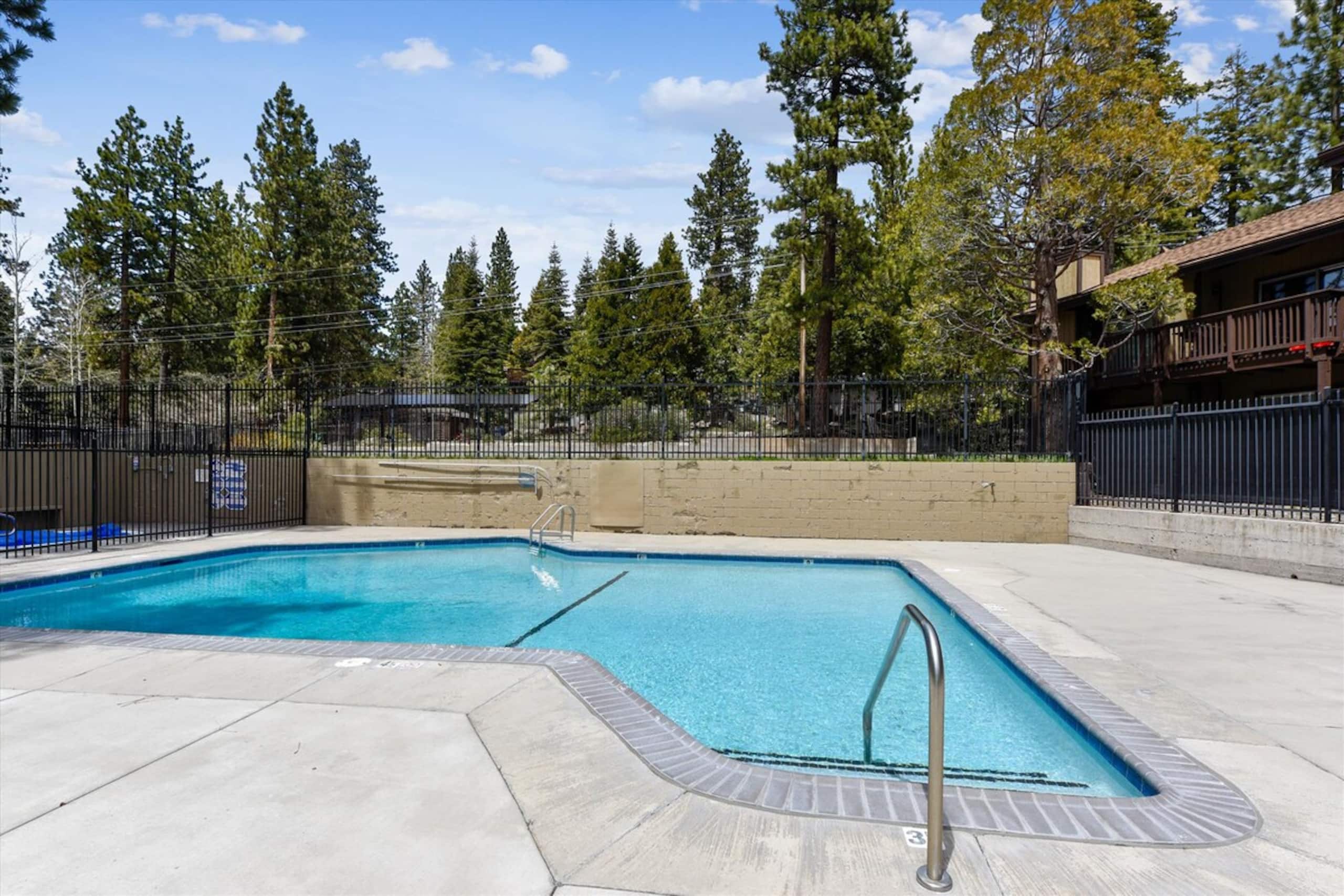 Tahoe City Getaway Condo - Photo 17