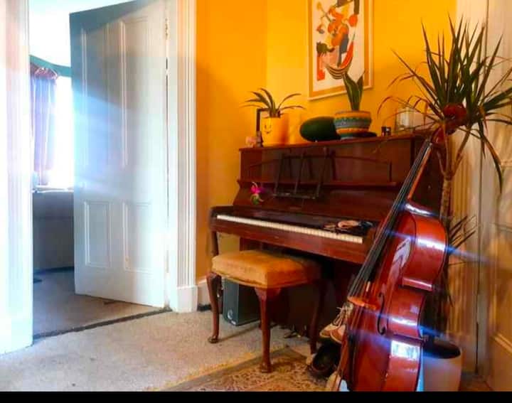 Hip, Leafy West End Apartment Near Botanic Gardens - Glasgow Queen Street Station