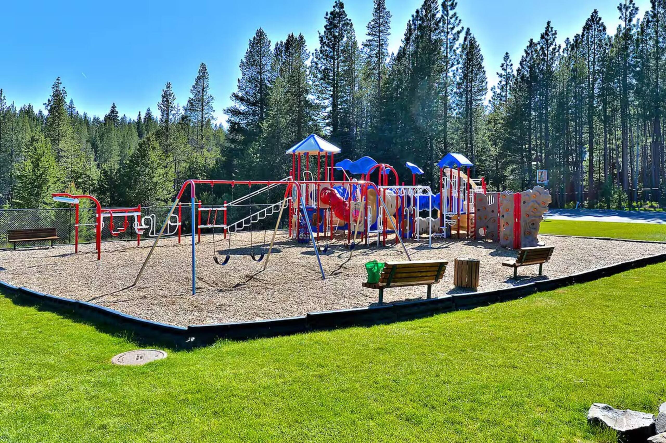 Family Retreat, Bunk Rooms, Games, Hot Tub, Desk - Photo 39