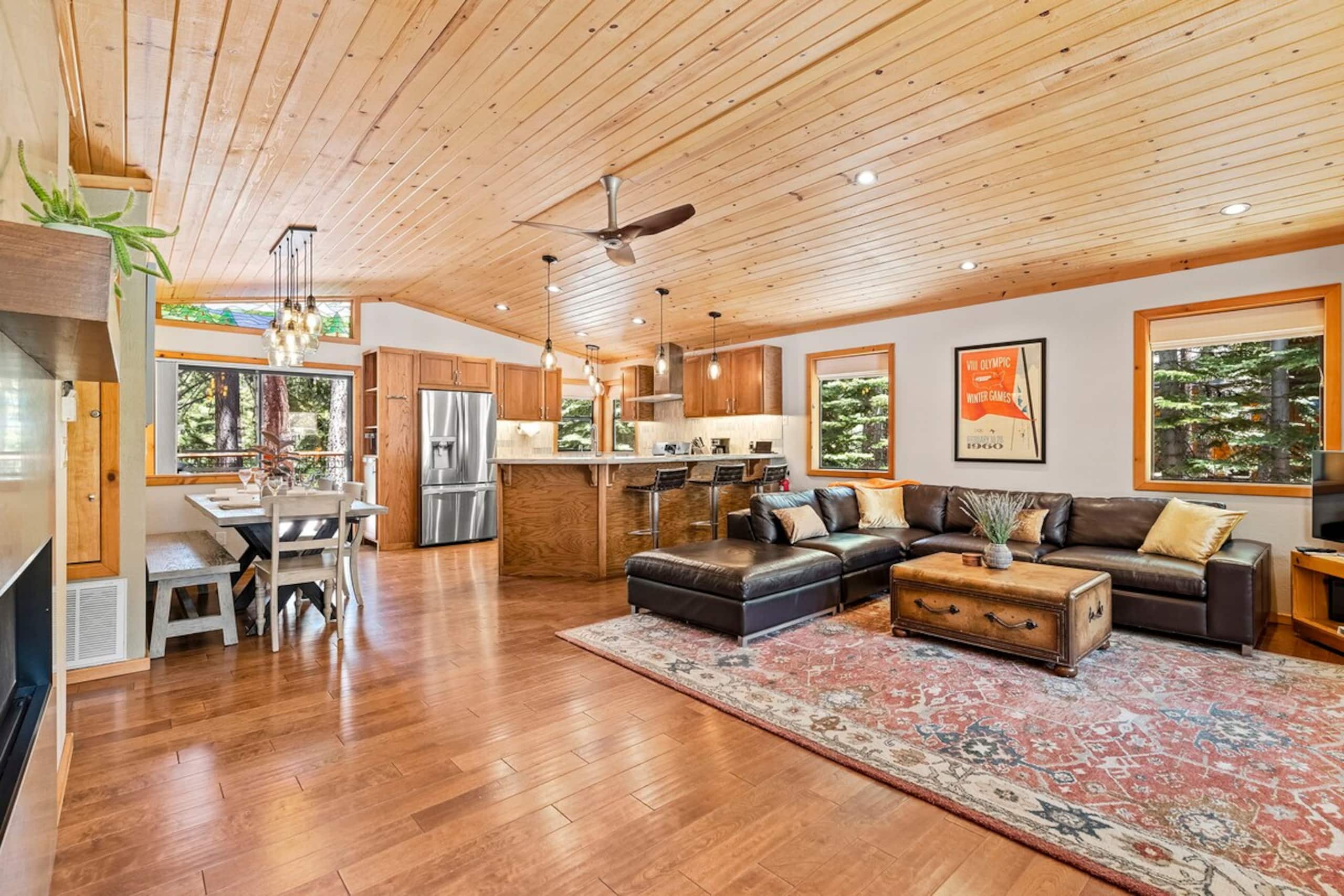 Family Retreat, Bunk Rooms, Games, Hot Tub, Desk - Photo 3