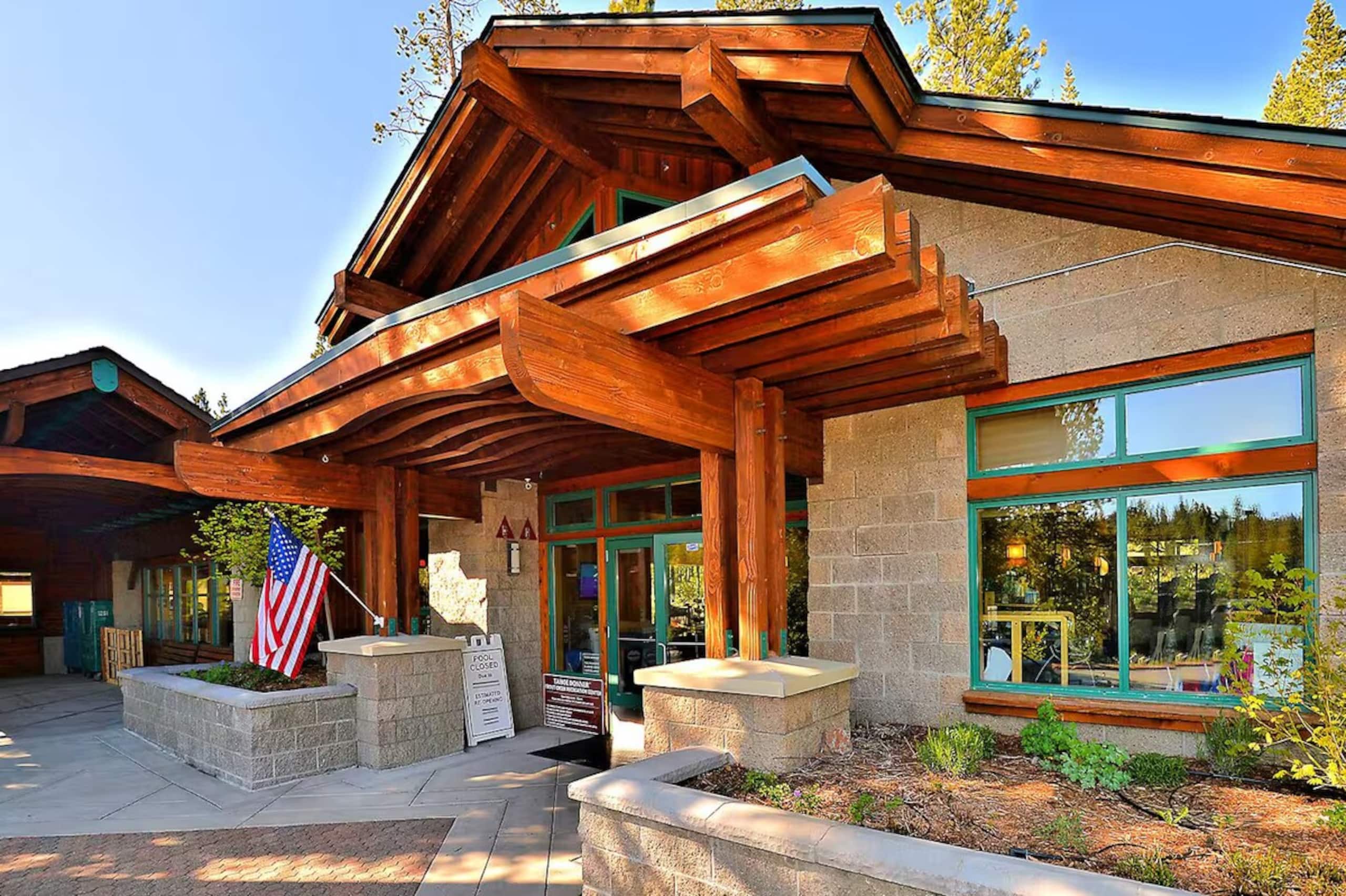 Family Retreat, Bunk Rooms, Games, Hot Tub, Desk - Photo 33