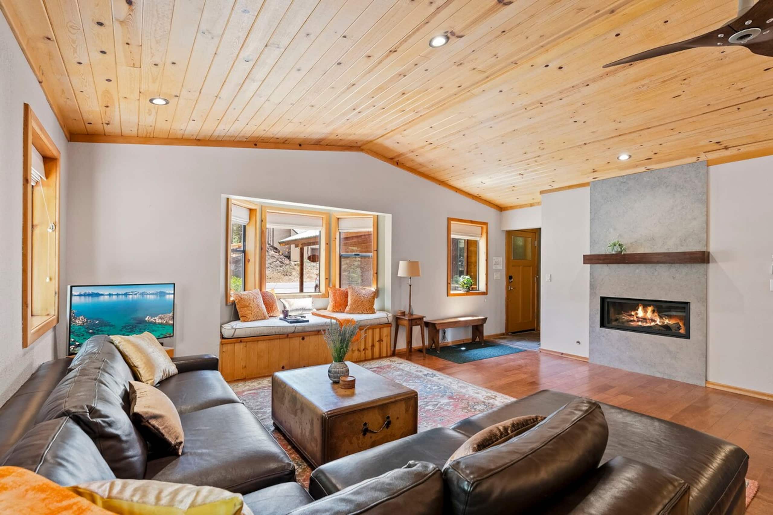 Family Retreat, Bunk Rooms, Games, Hot Tub, Desk - Photo 4