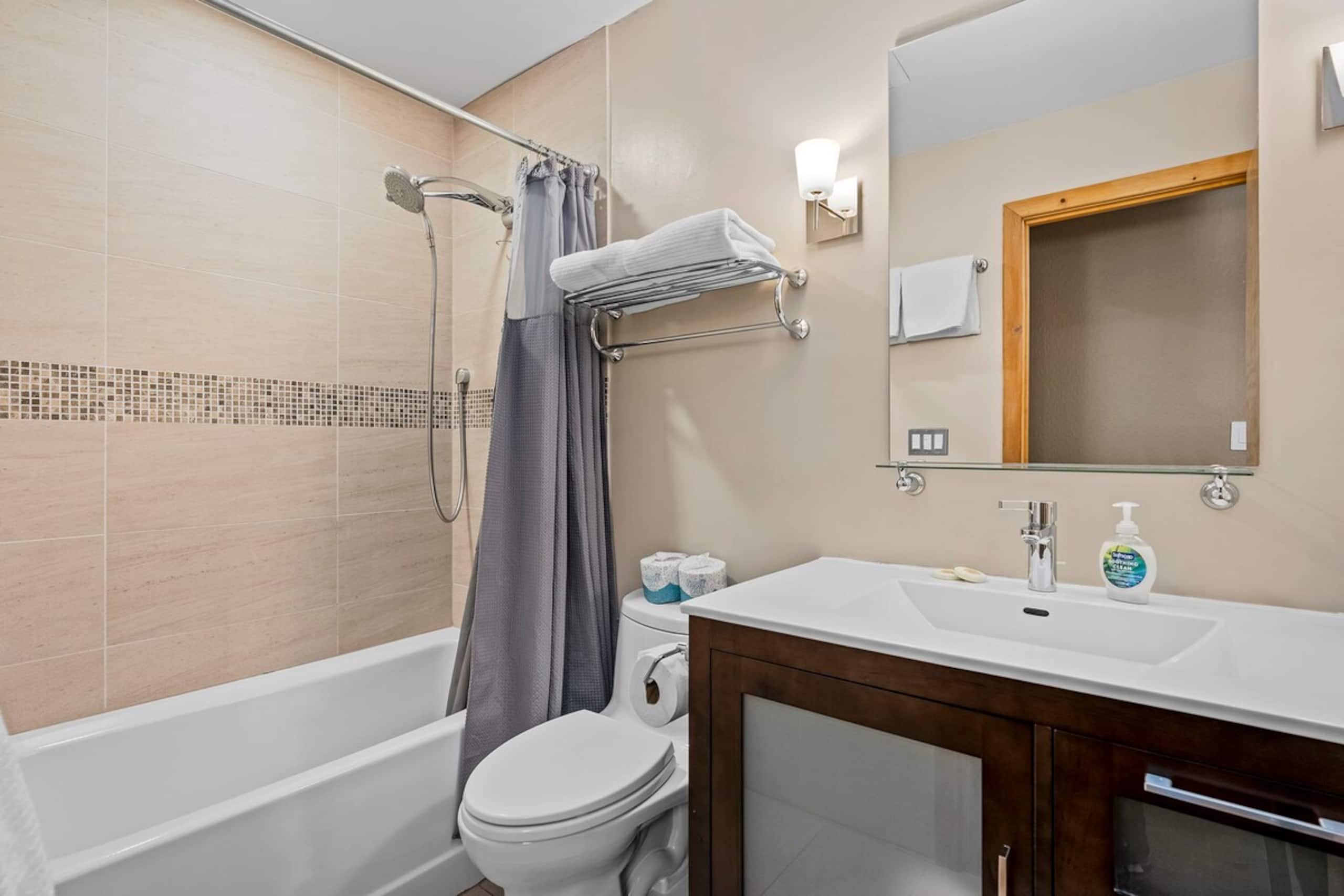 Family Retreat, Bunk Rooms, Games, Hot Tub, Desk - Photo 16