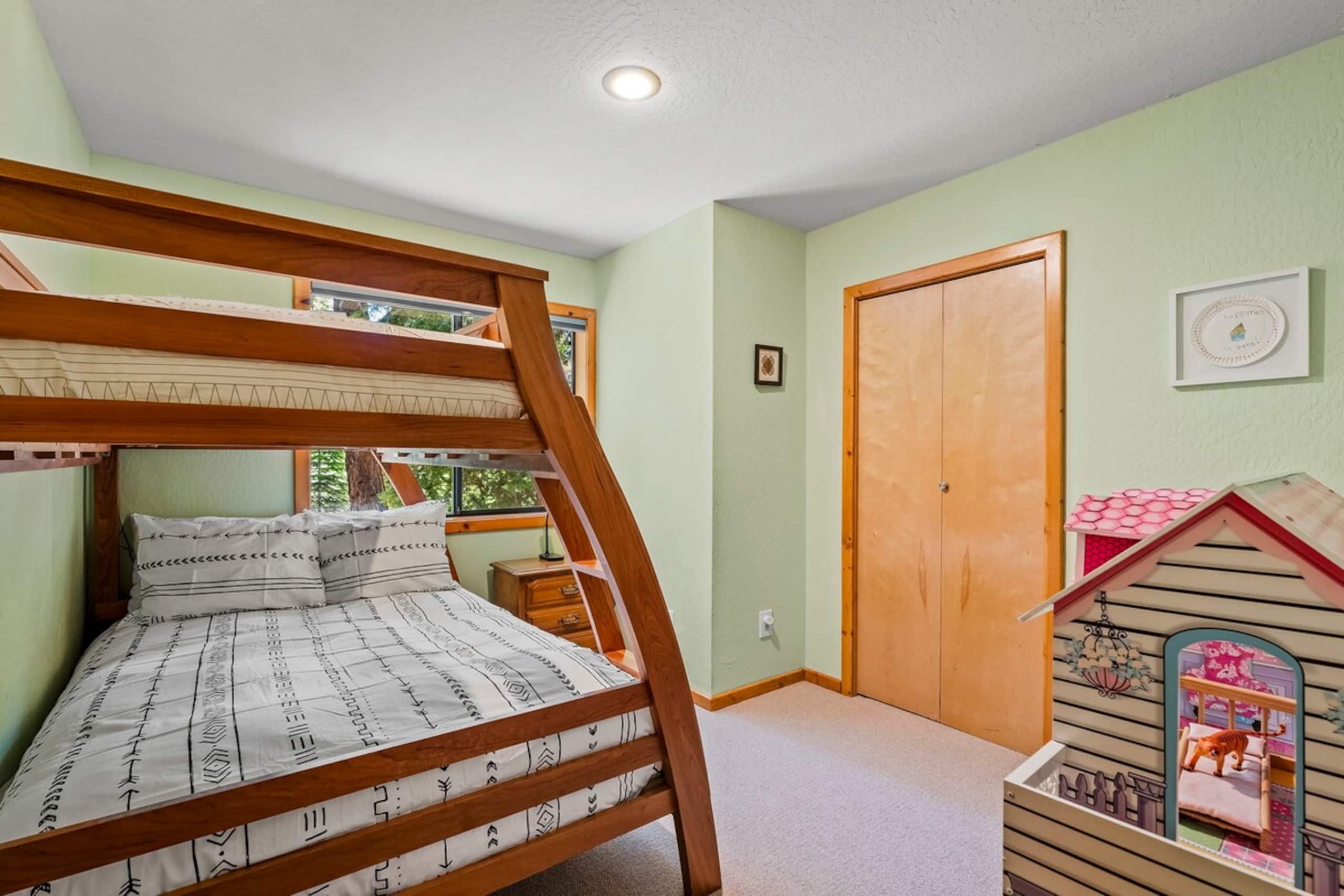 Family Retreat, Bunk Rooms, Games, Hot Tub, Desk - Photo 15