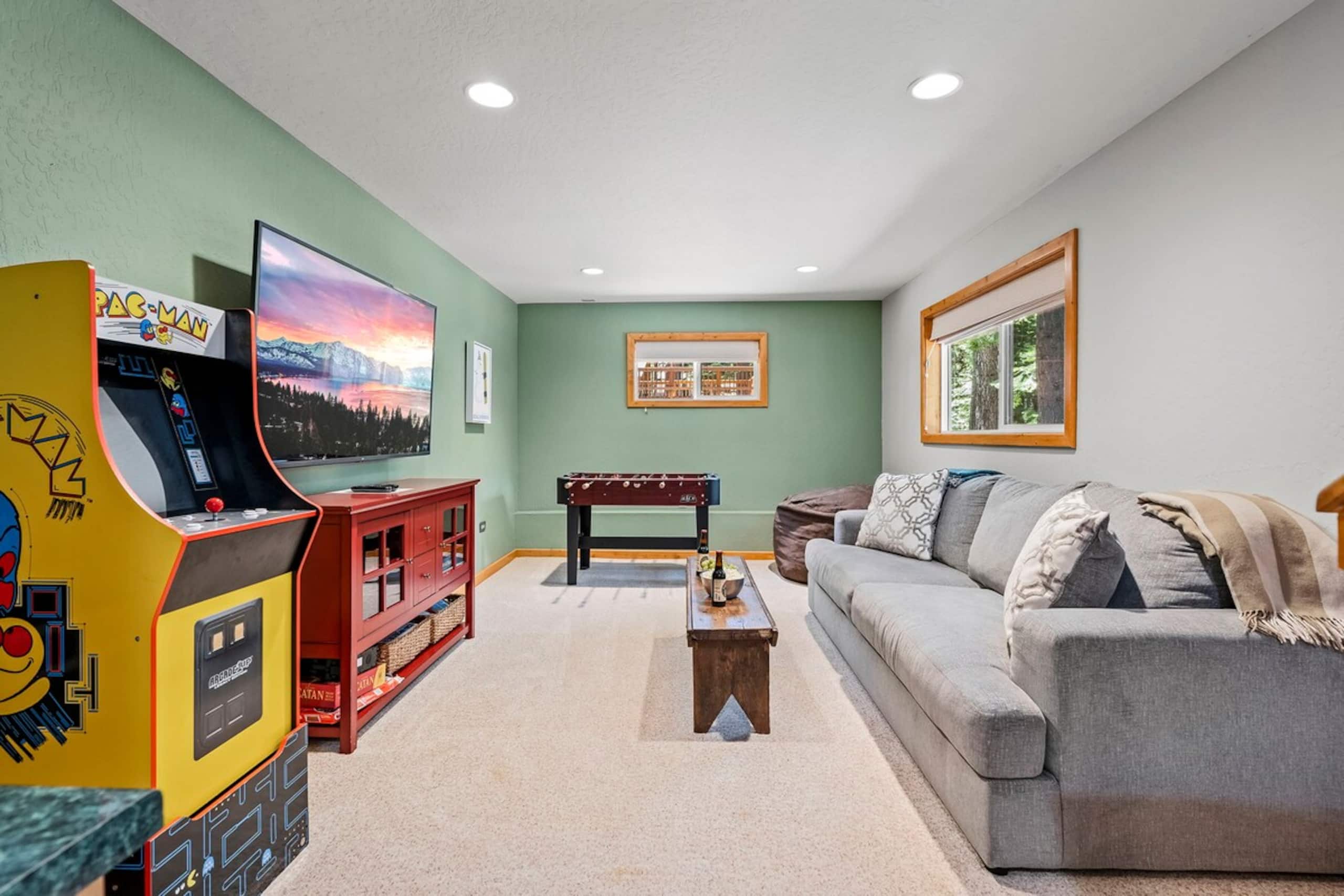 Family Retreat, Bunk Rooms, Games, Hot Tub, Desk - Photo 14