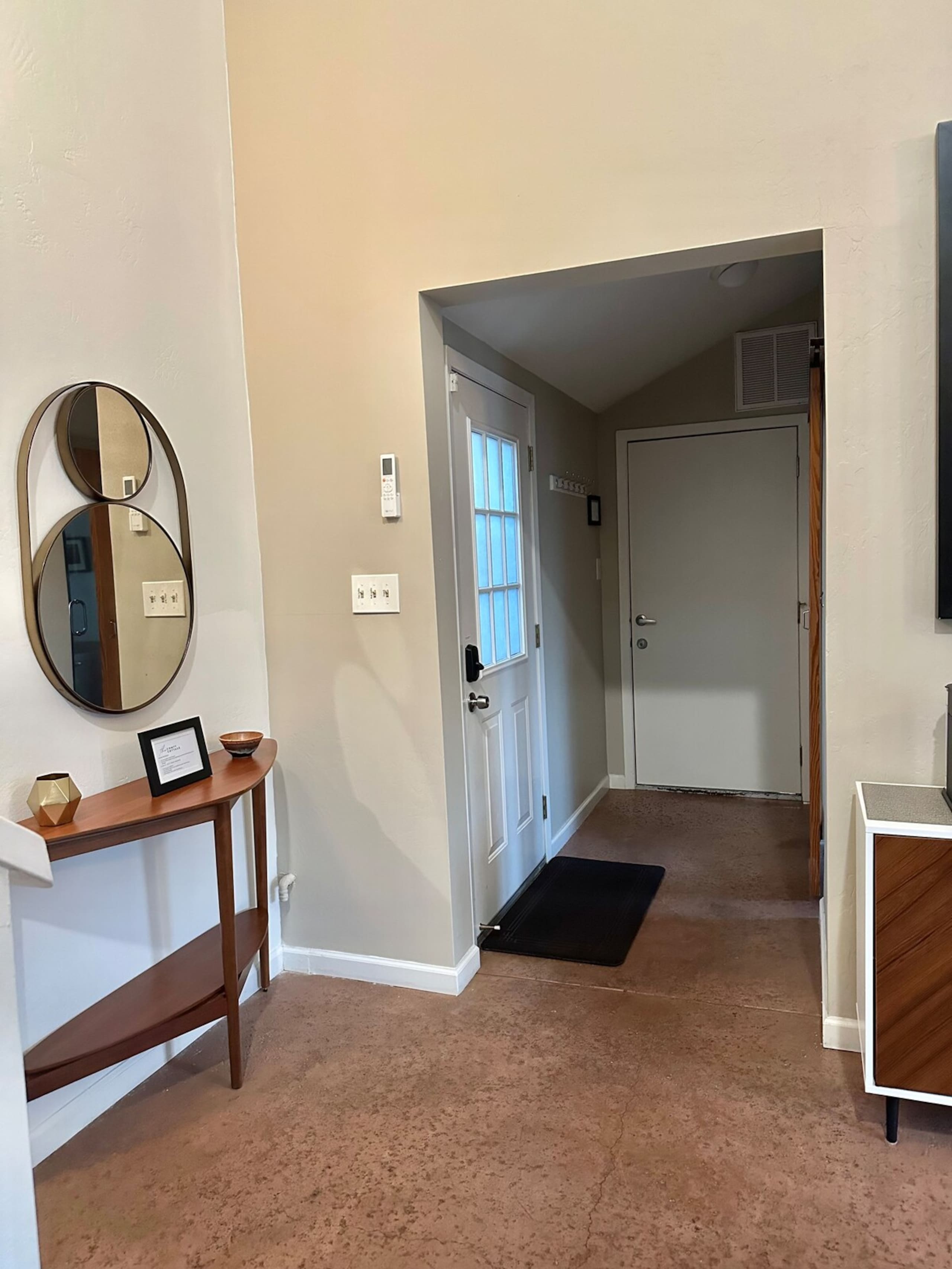 Large Comfy Cottage- Close to Downtown - Photo 13