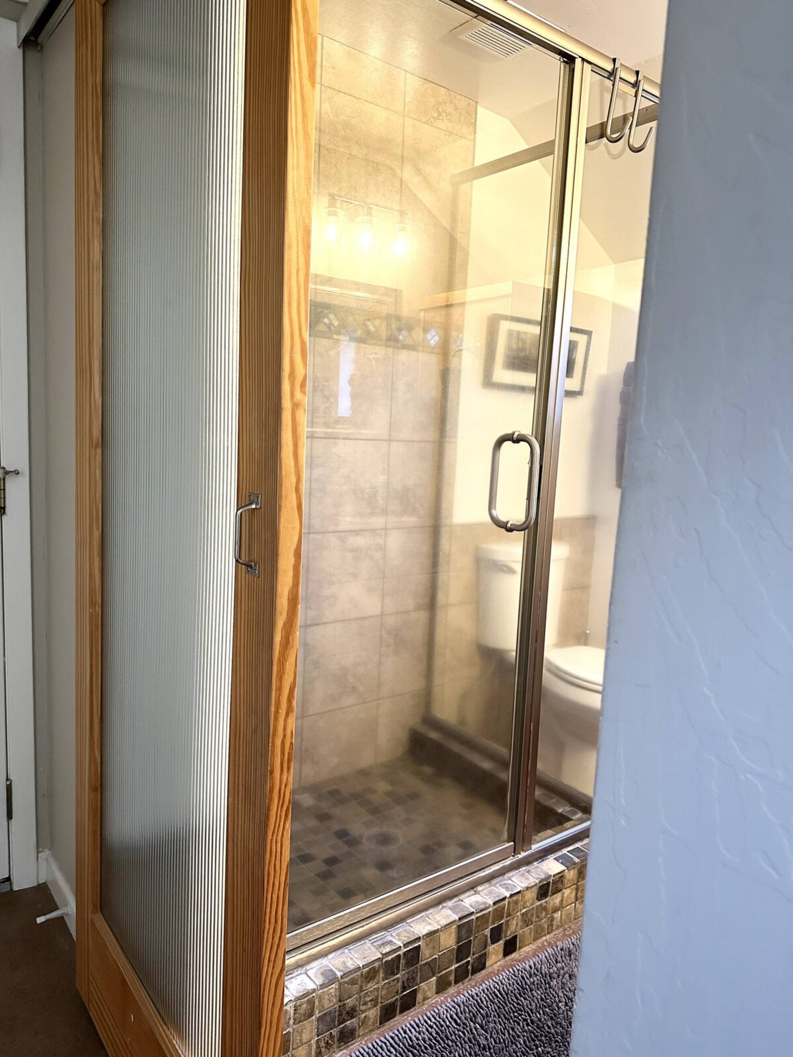 Large Comfy Cottage- Close to Downtown - Photo 15
