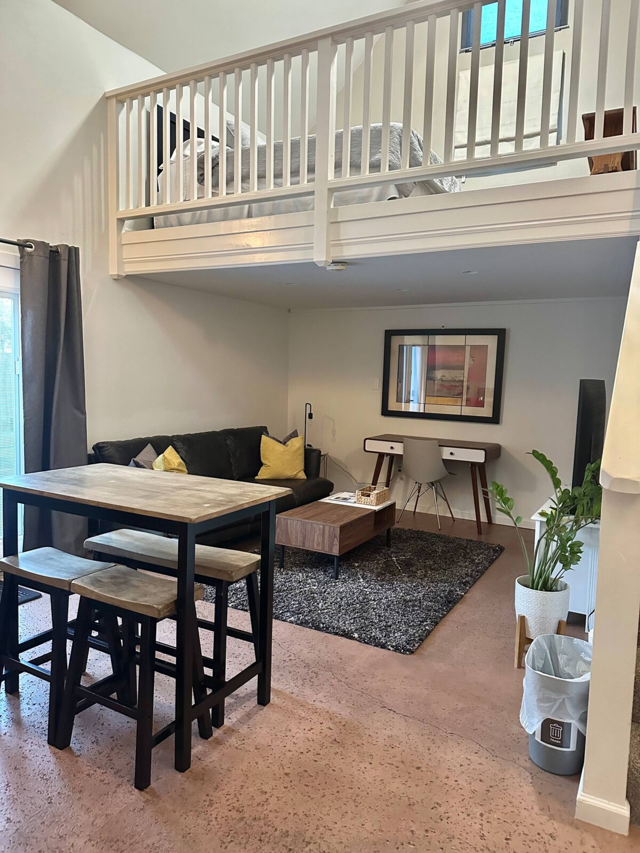 Large Comfy Cottage- Close to Downtown - Photo 12