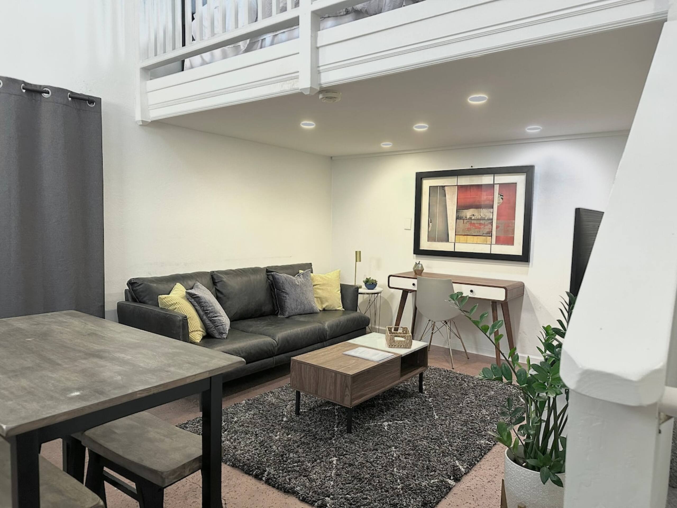 Large Comfy Cottage- Close to Downtown - Photo 2