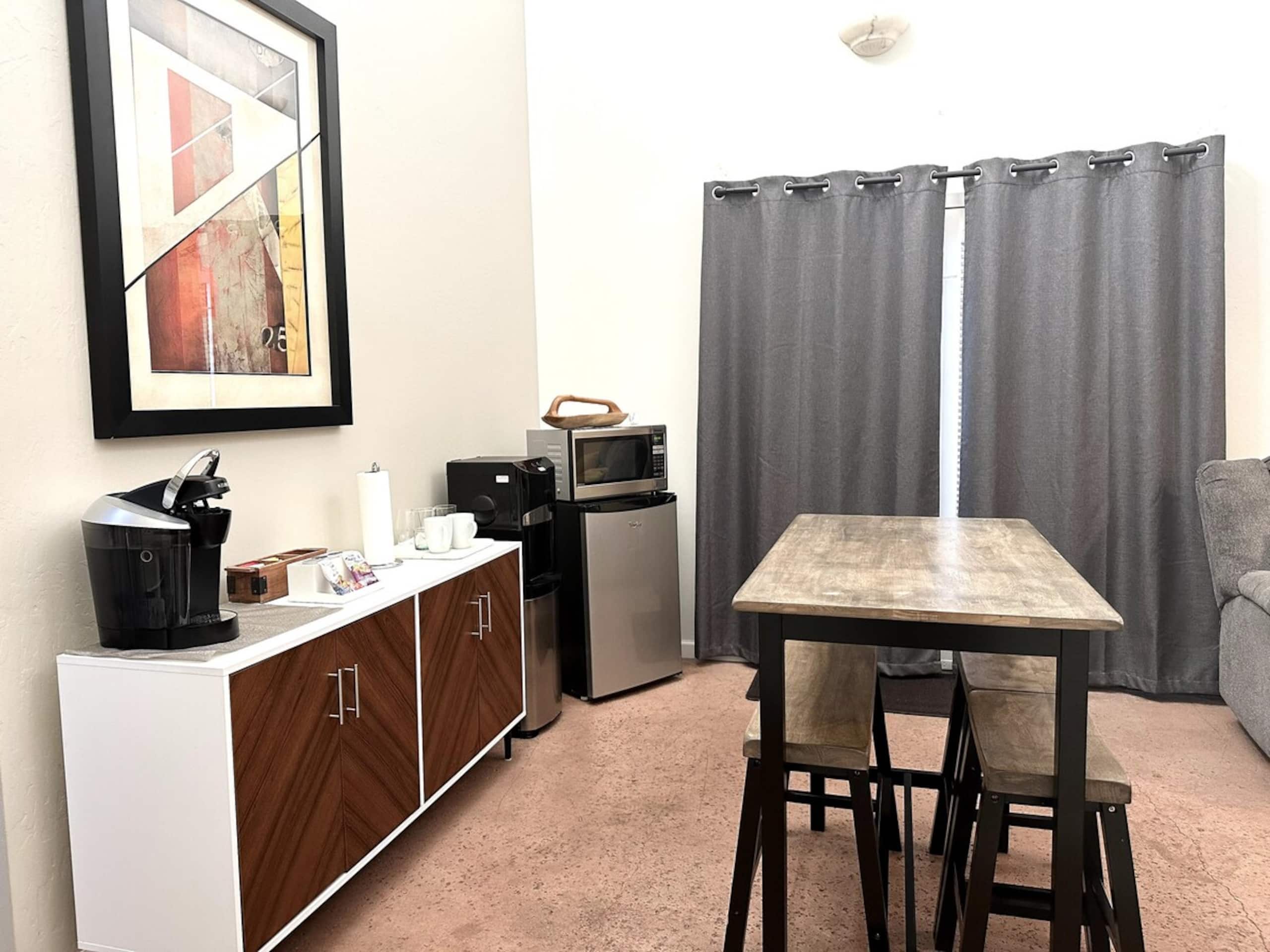 Large Comfy Cottage- Close to Downtown - Photo 10