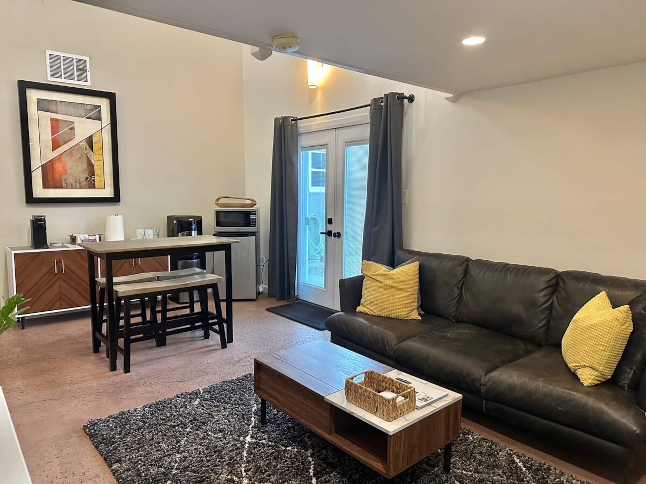 Large Comfy Cottage- Close to Downtown - Photo 7