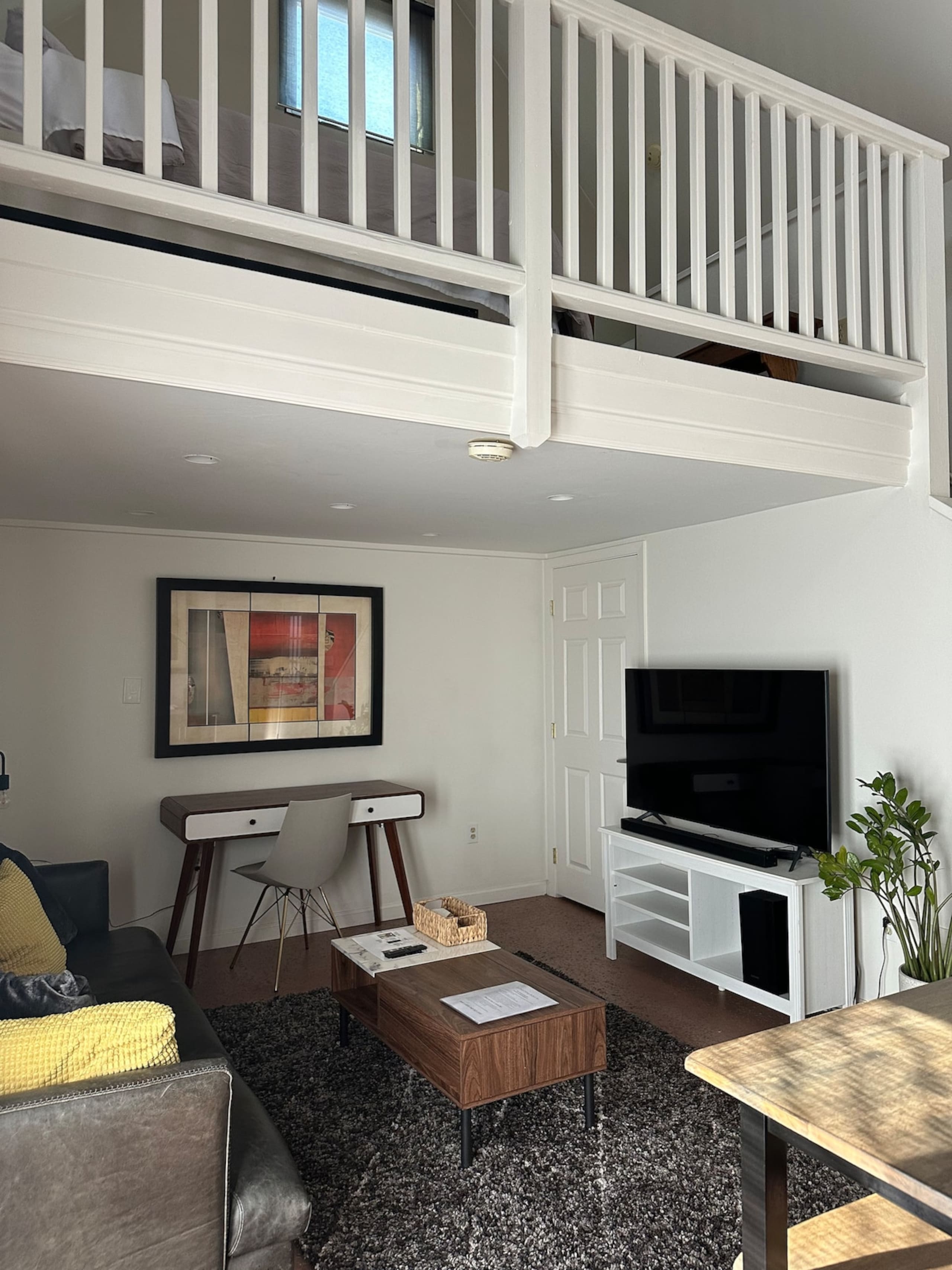 Large Comfy Cottage- Close to Downtown - Photo 9