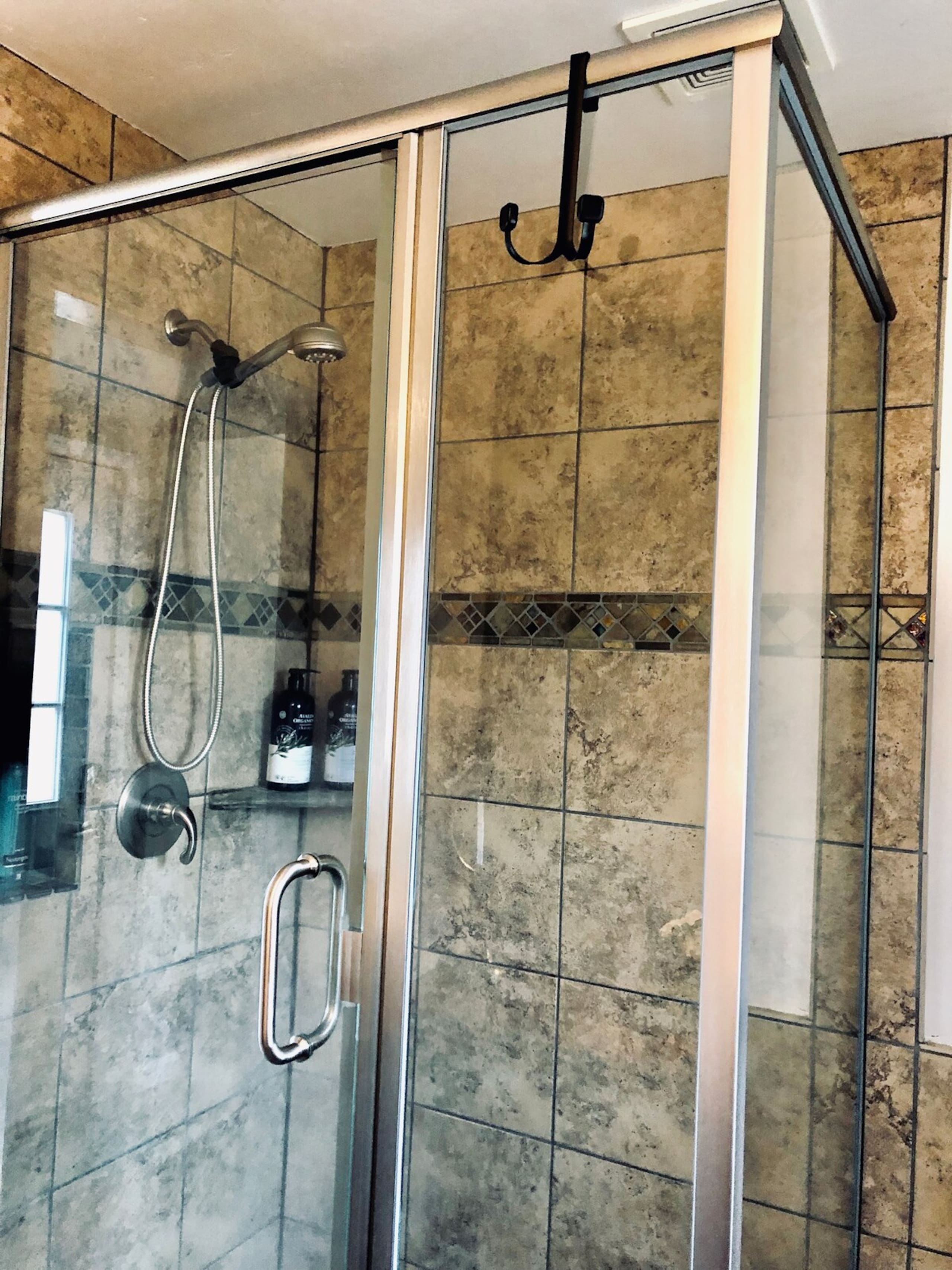 Large Comfy Cottage- Close to Downtown - Photo 17