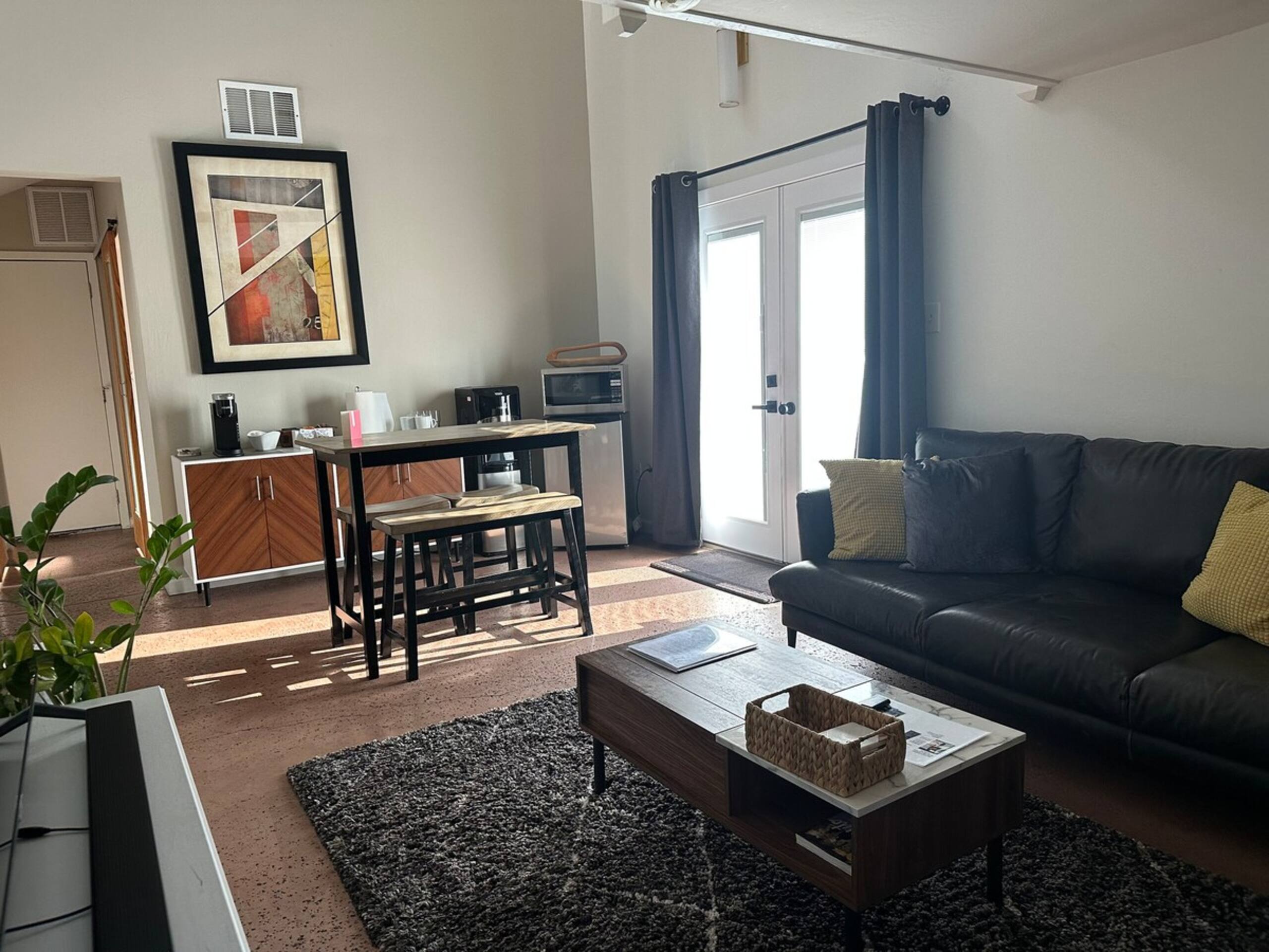 Large Comfy Cottage- Close to Downtown - Photo 5