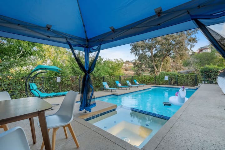Pool, Grand View, King Bed, Spacious, Parking - El Cajon, CA