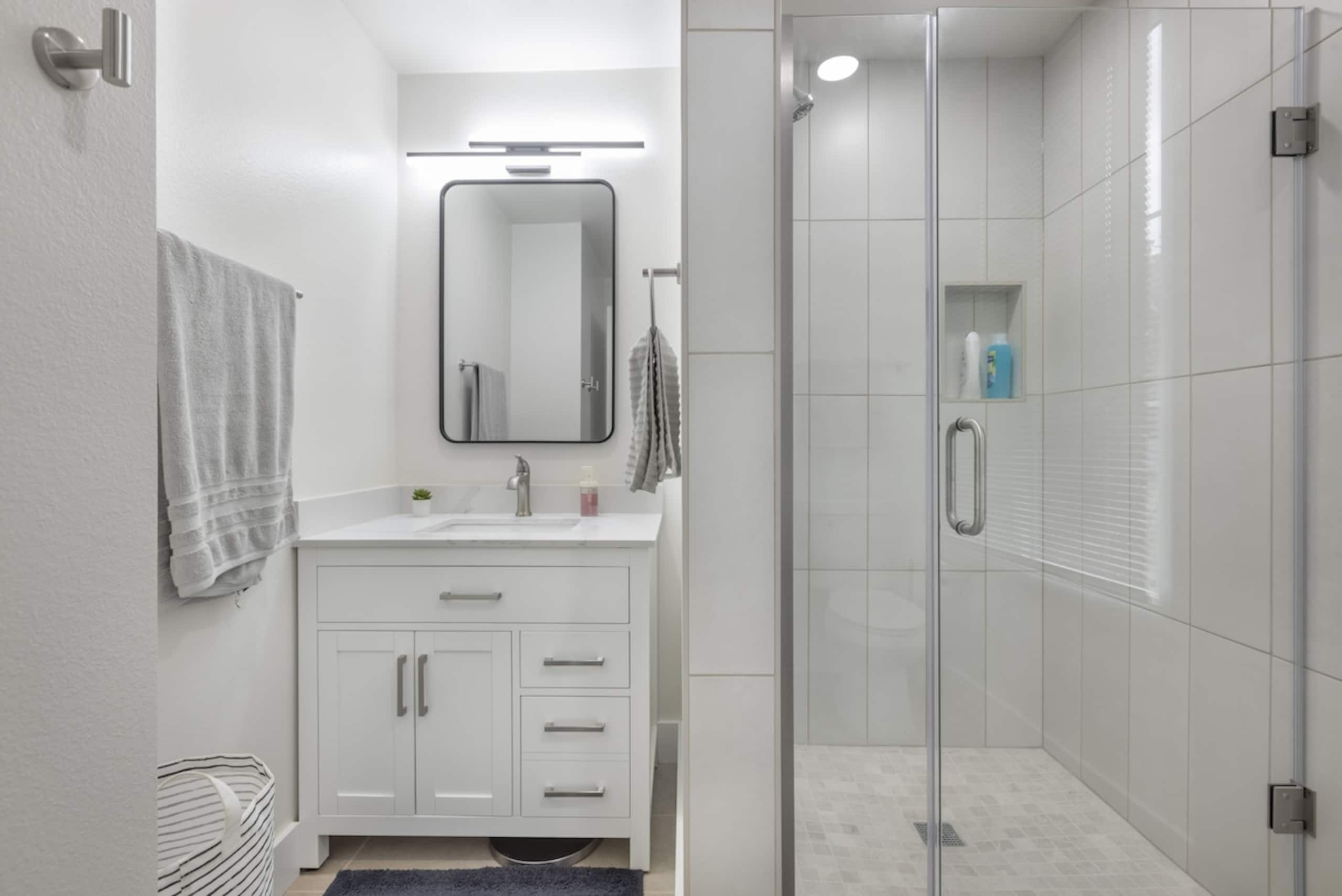 Renovated Large Studio by Claremont/Elmwood - Photo 12