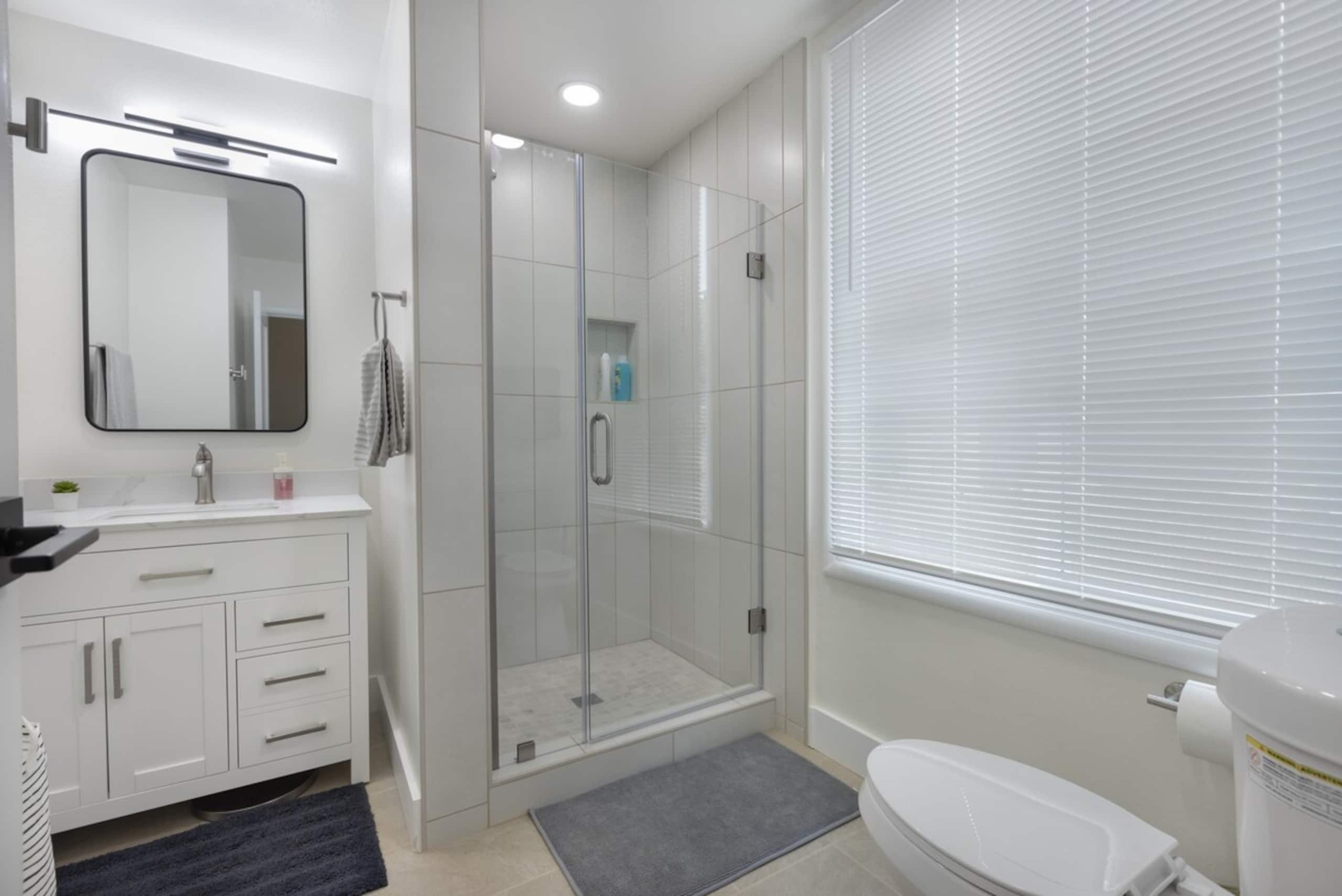 Renovated Large Studio by Claremont/Elmwood - Photo 10