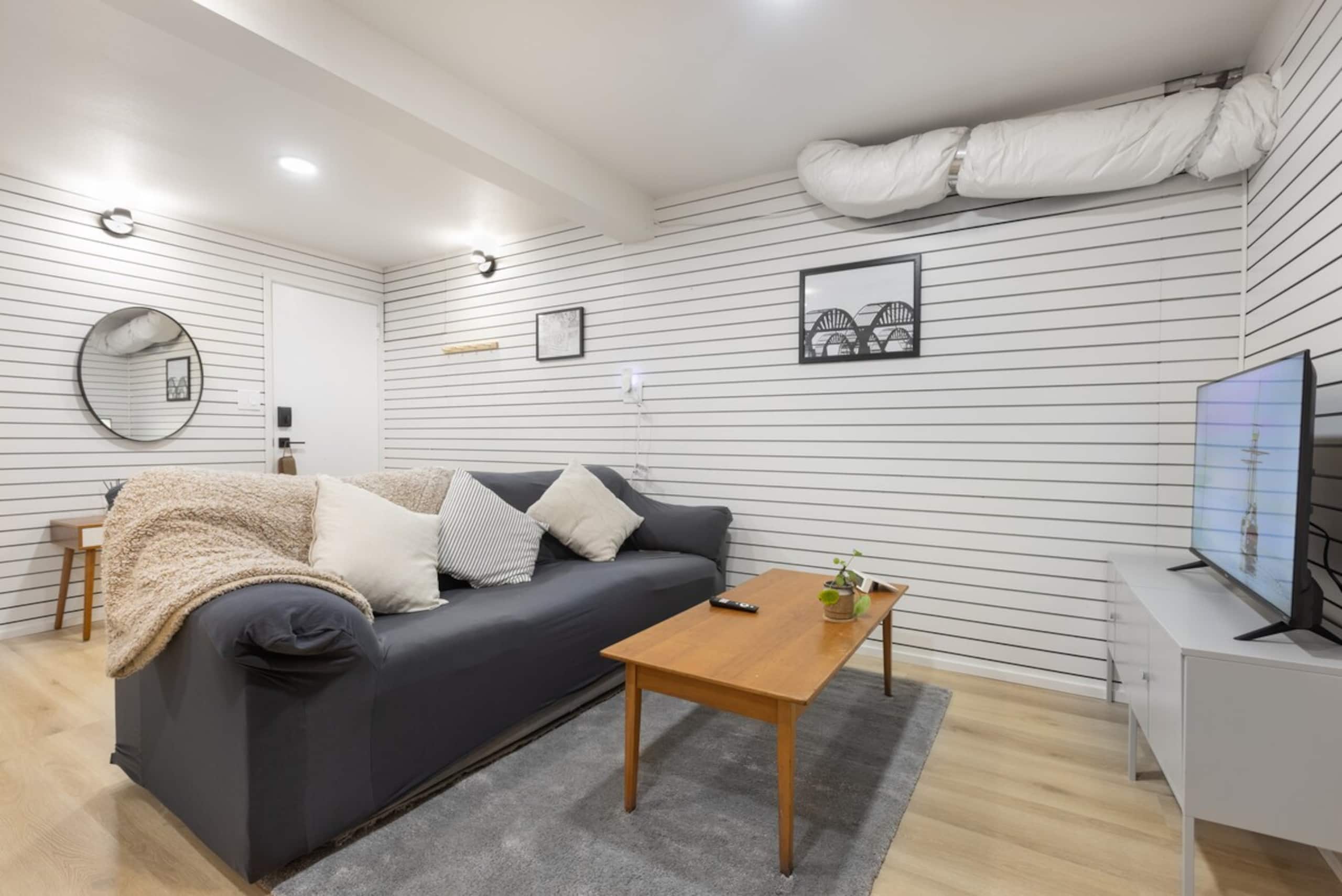Renovated Large Studio by Claremont/Elmwood - Photo 2