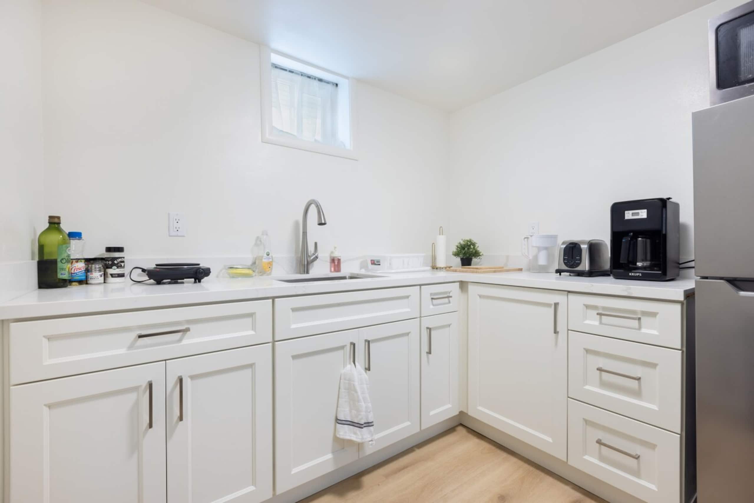 Renovated Large Studio by Claremont/Elmwood - Photo 4