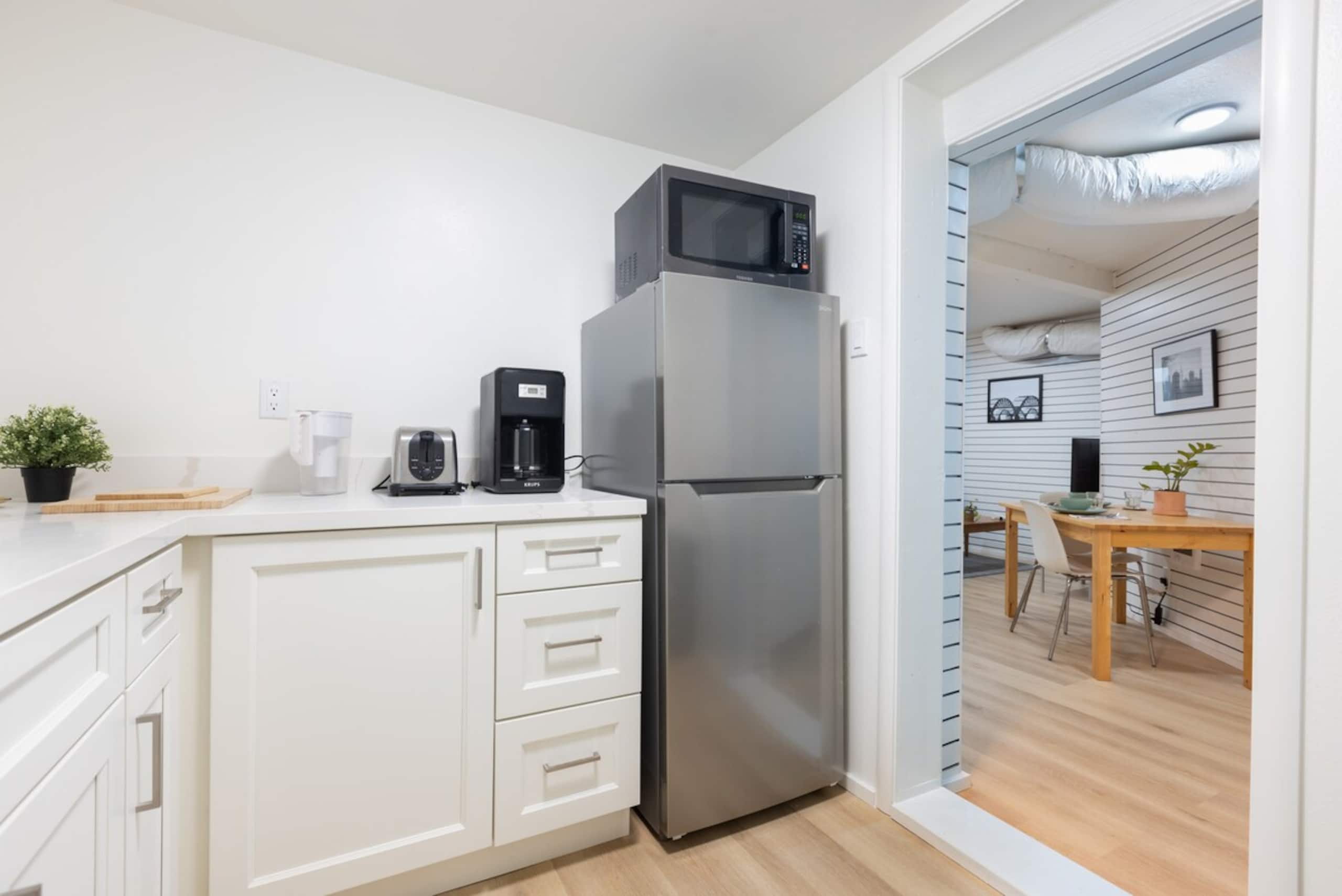 Renovated Large Studio by Claremont/Elmwood - Photo 5