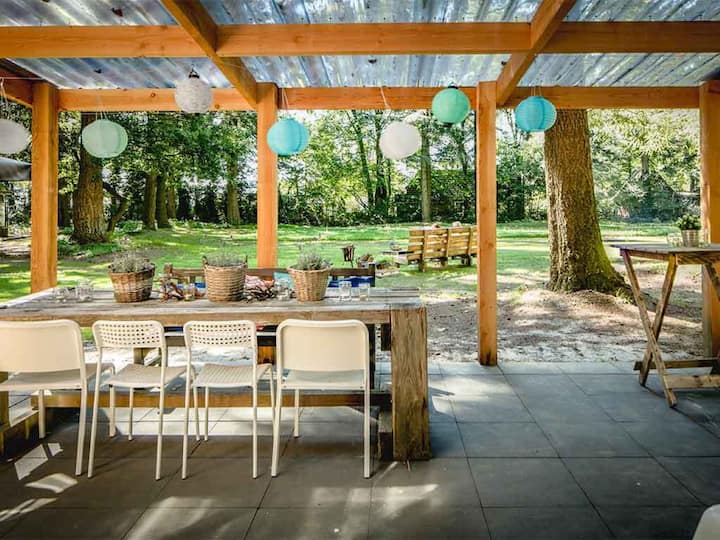 3 Romantic Retreats Close To Urban Entertainment - Putten