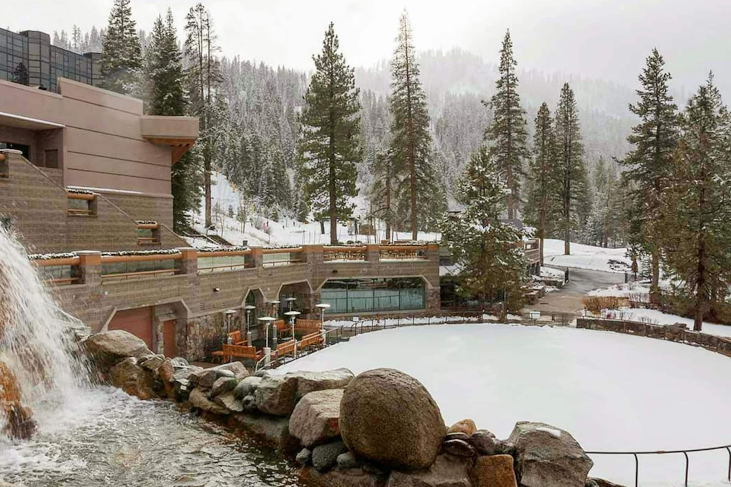 1BR Ski In/Out Mountainview, Pool, NoKitchen - Photo 14