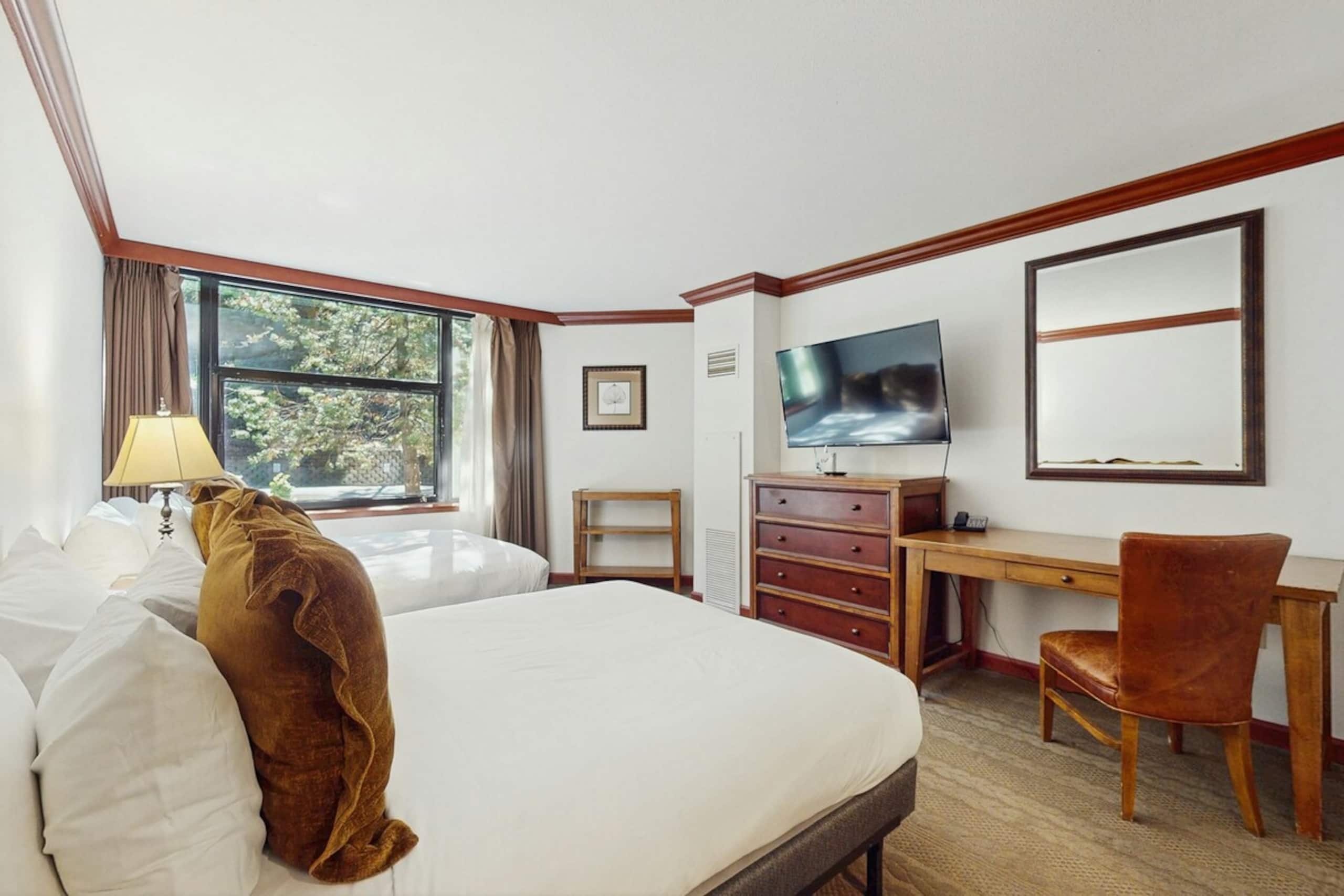 1BR Ski In/Out Mountainview, Pool, NoKitchen - Photo 6