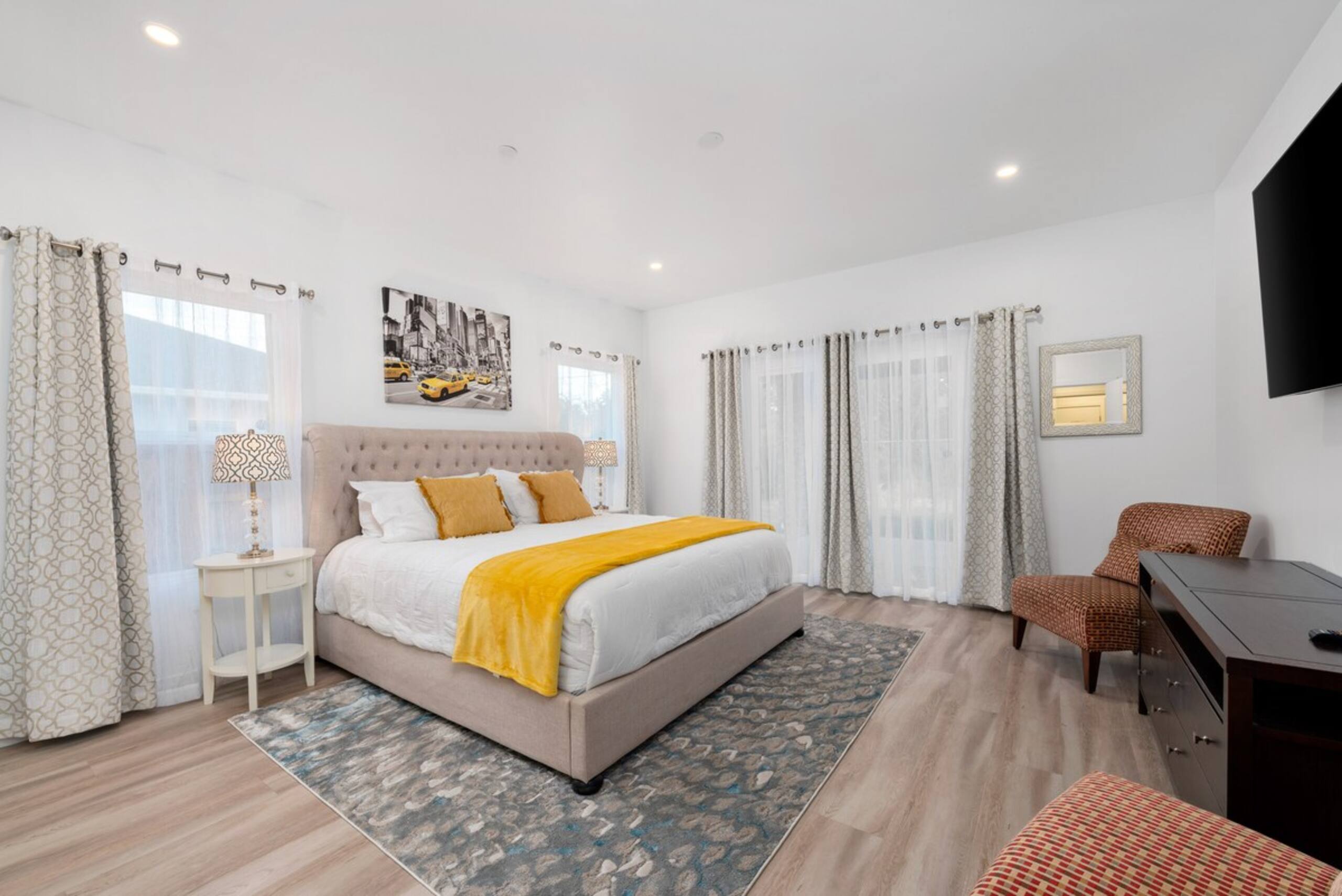 Luxury & Big Beds in 1 Story House, Sacramento, CA - Main photo