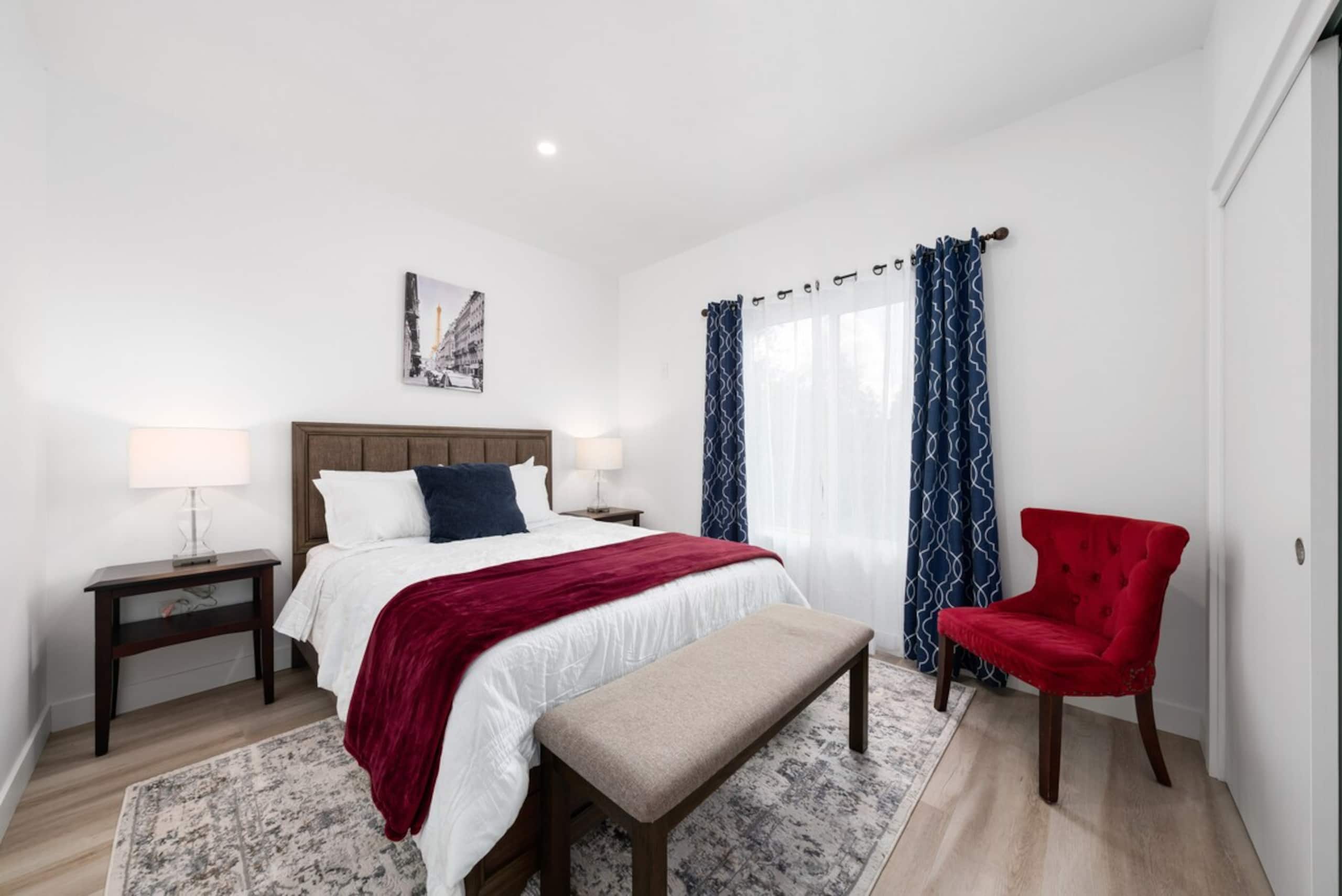 Luxury & Big Beds in 1 Story House, Sacramento, CA - Photo 2