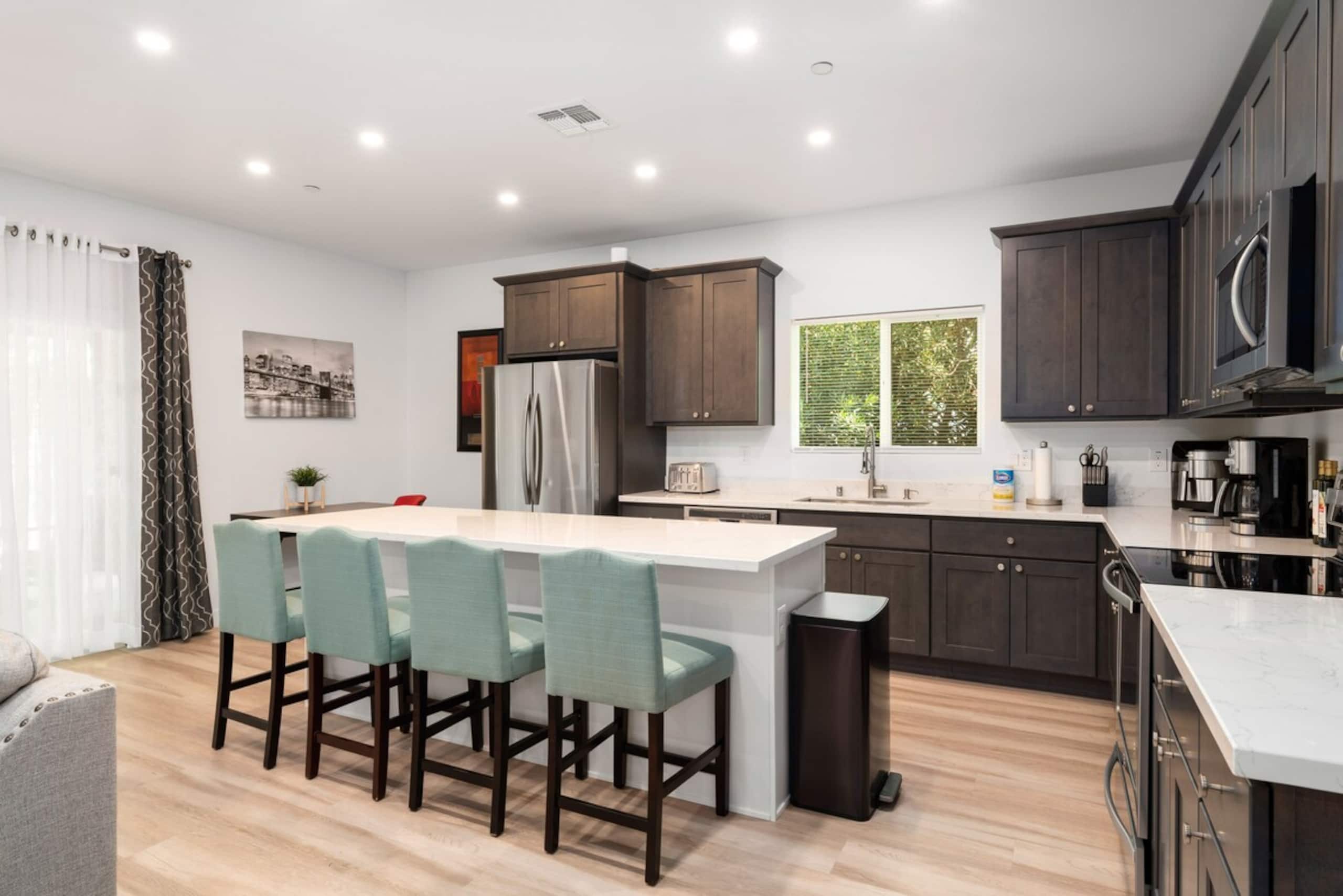 Luxury & Big Beds in 1 Story House, Sacramento, CA - Photo 23