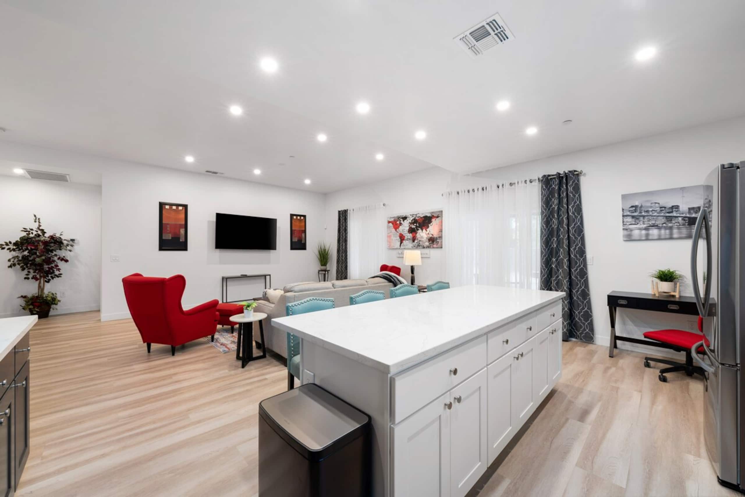 Luxury & Big Beds in 1 Story House, Sacramento, CA - Photo 12