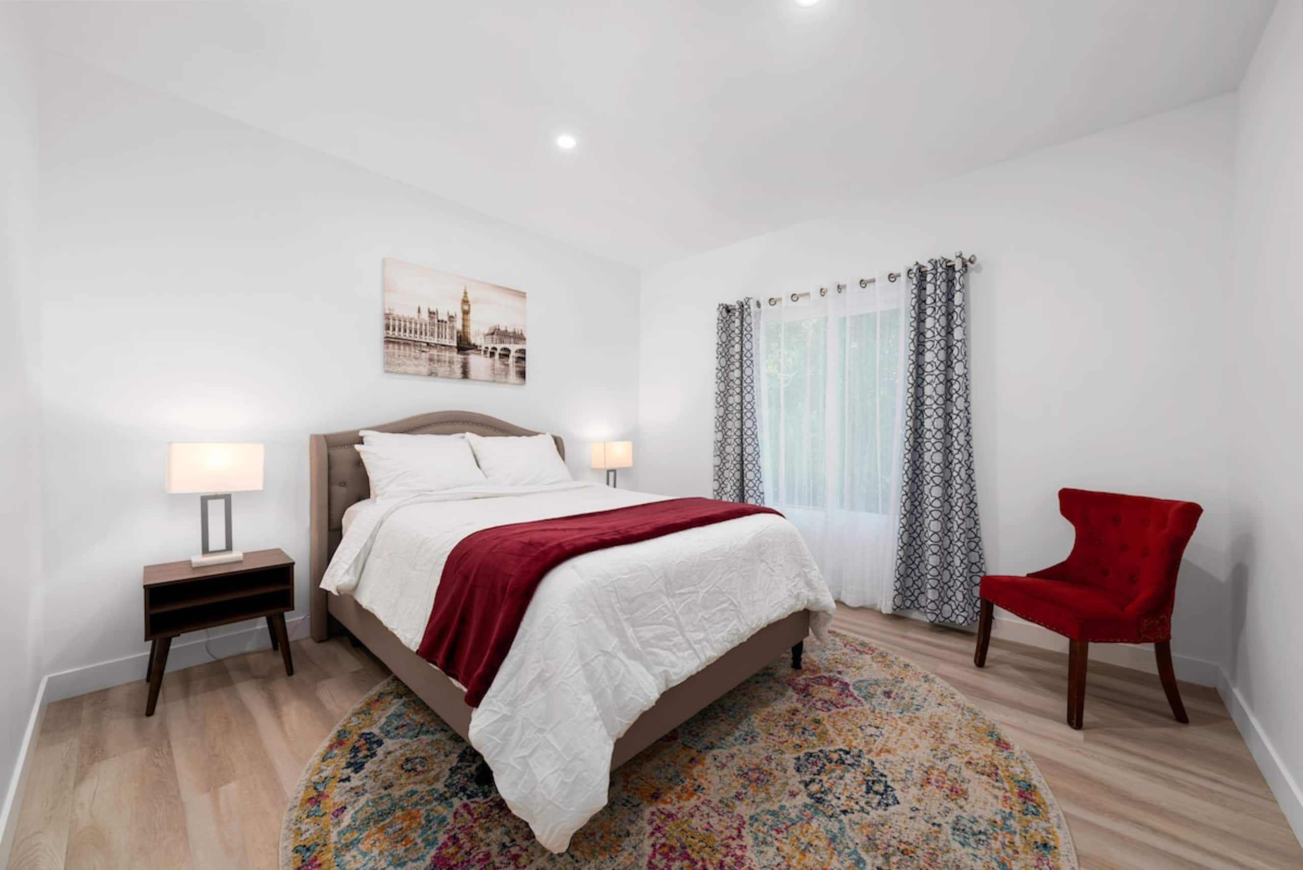 Luxury & Big Beds in 1 Story House, Sacramento, CA - Photo 3