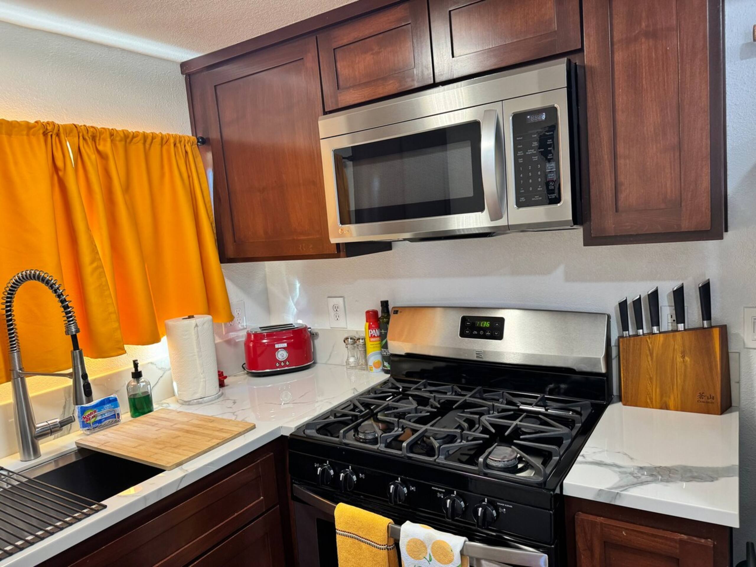 Cozy Tiny Home within a gated Paradise-8mins to DT - Photo 6