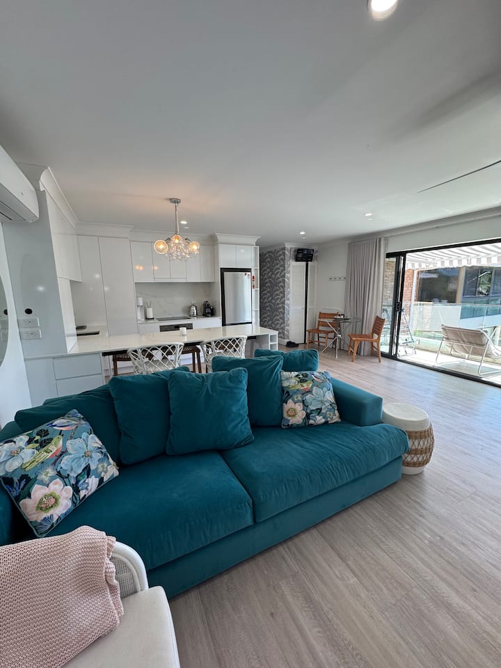 Stunning Two Bedroom Apartment On The Beach - Gold Coast