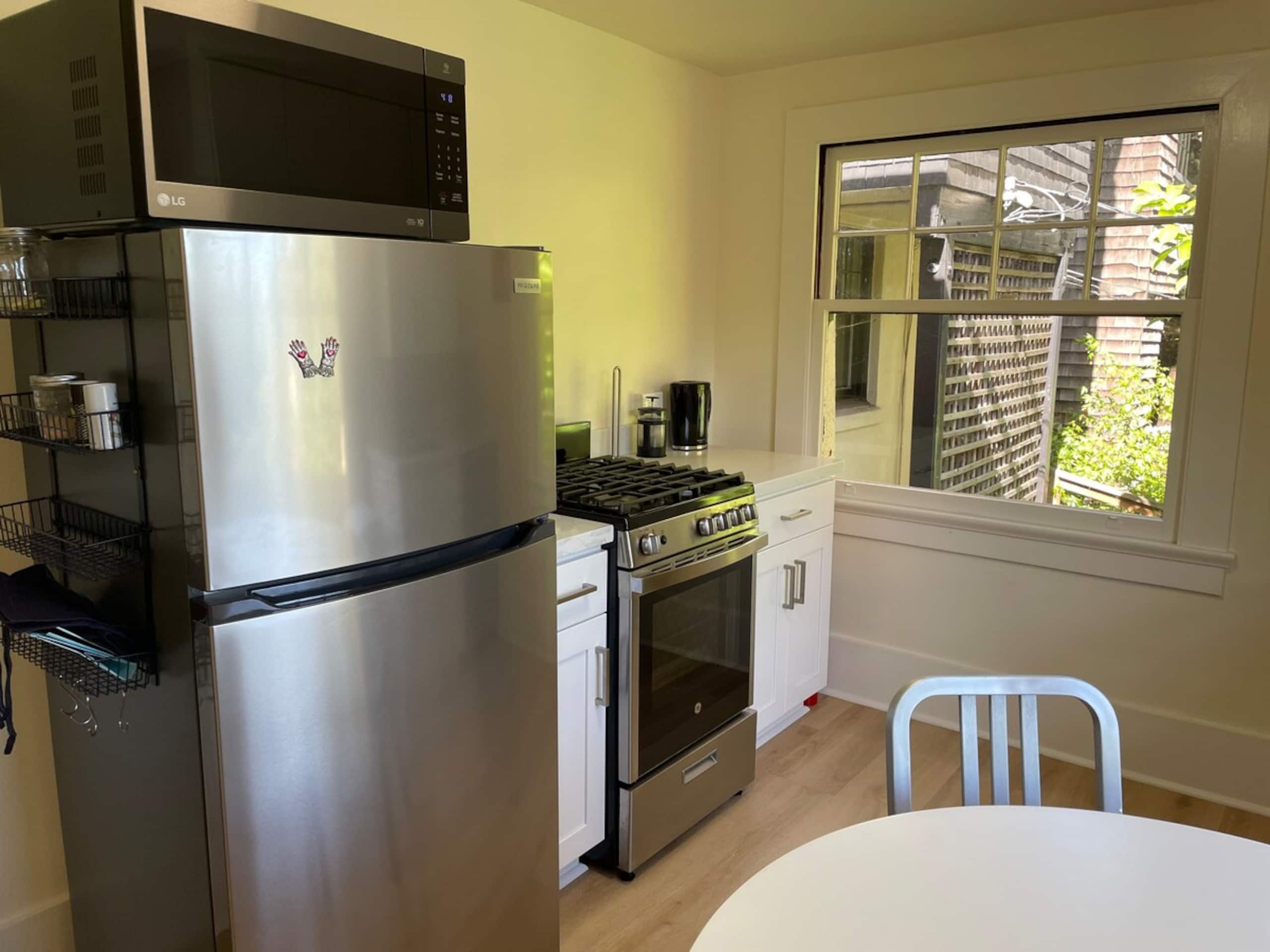 Short Walk To UC Berkeley - Charming 2BR Elmwood - Photo 4