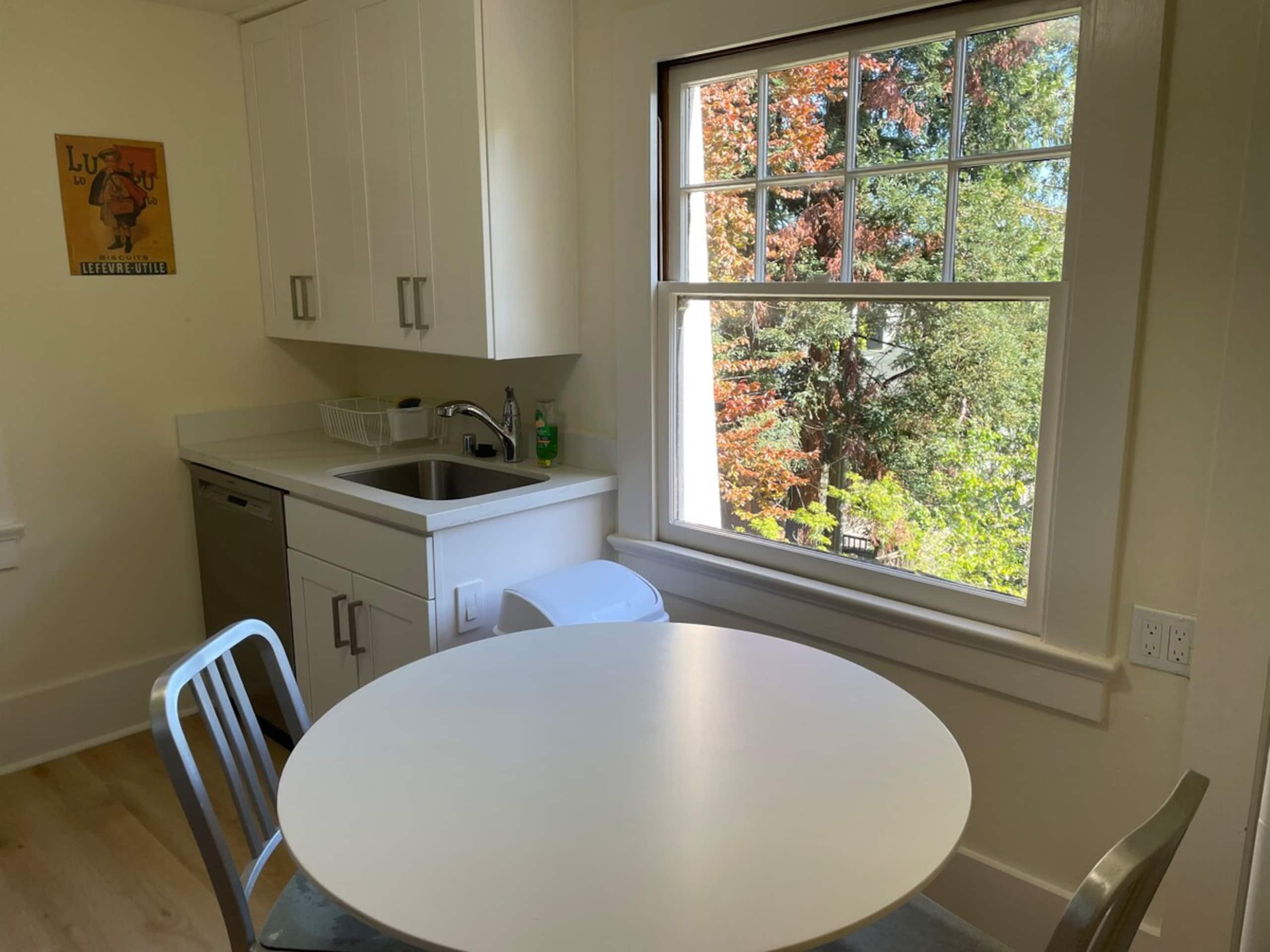 Short Walk To UC Berkeley - Charming 2BR Elmwood - Photo 5