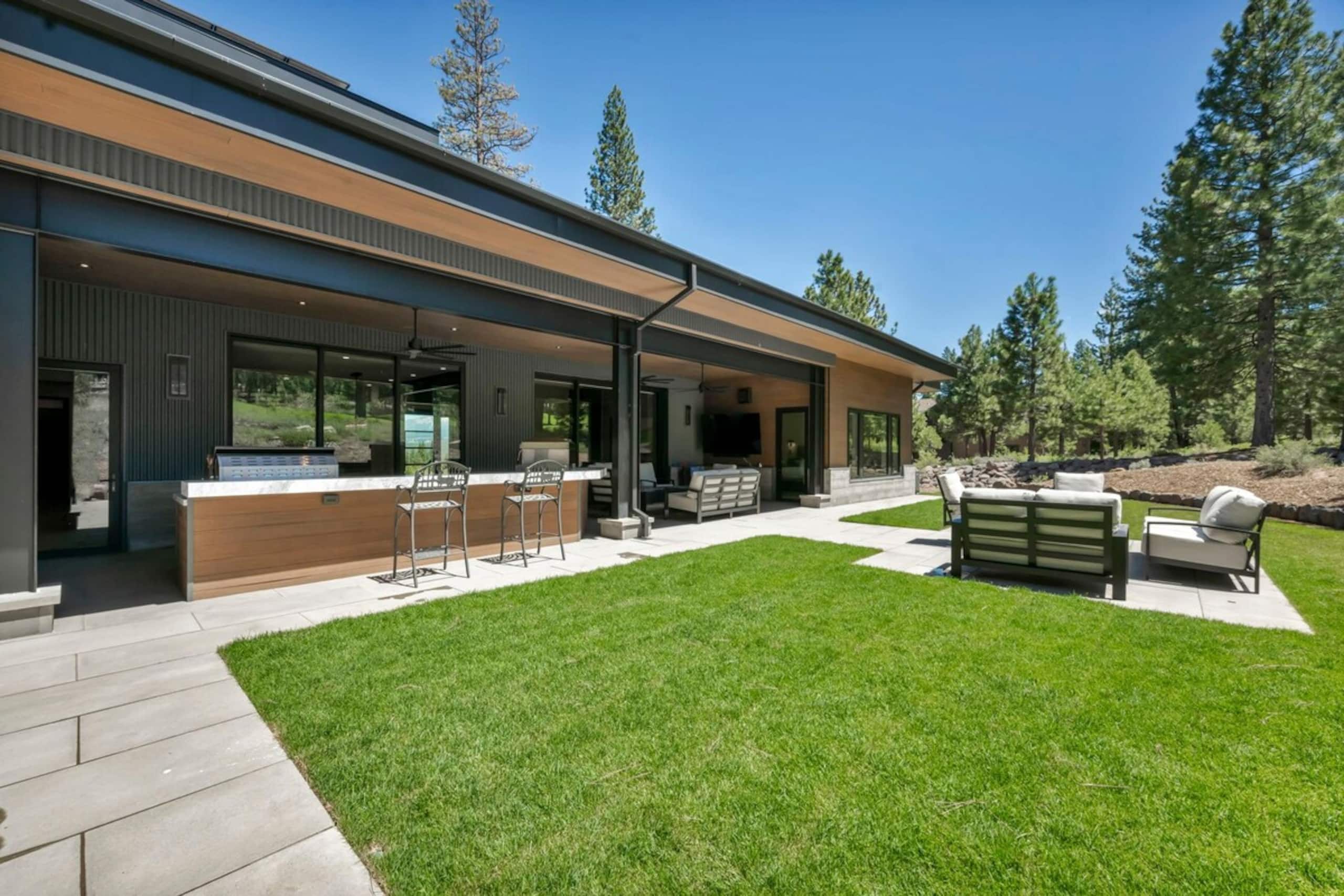 Discover Heavenly Views, a new Mountain Modern Est - Photo 4